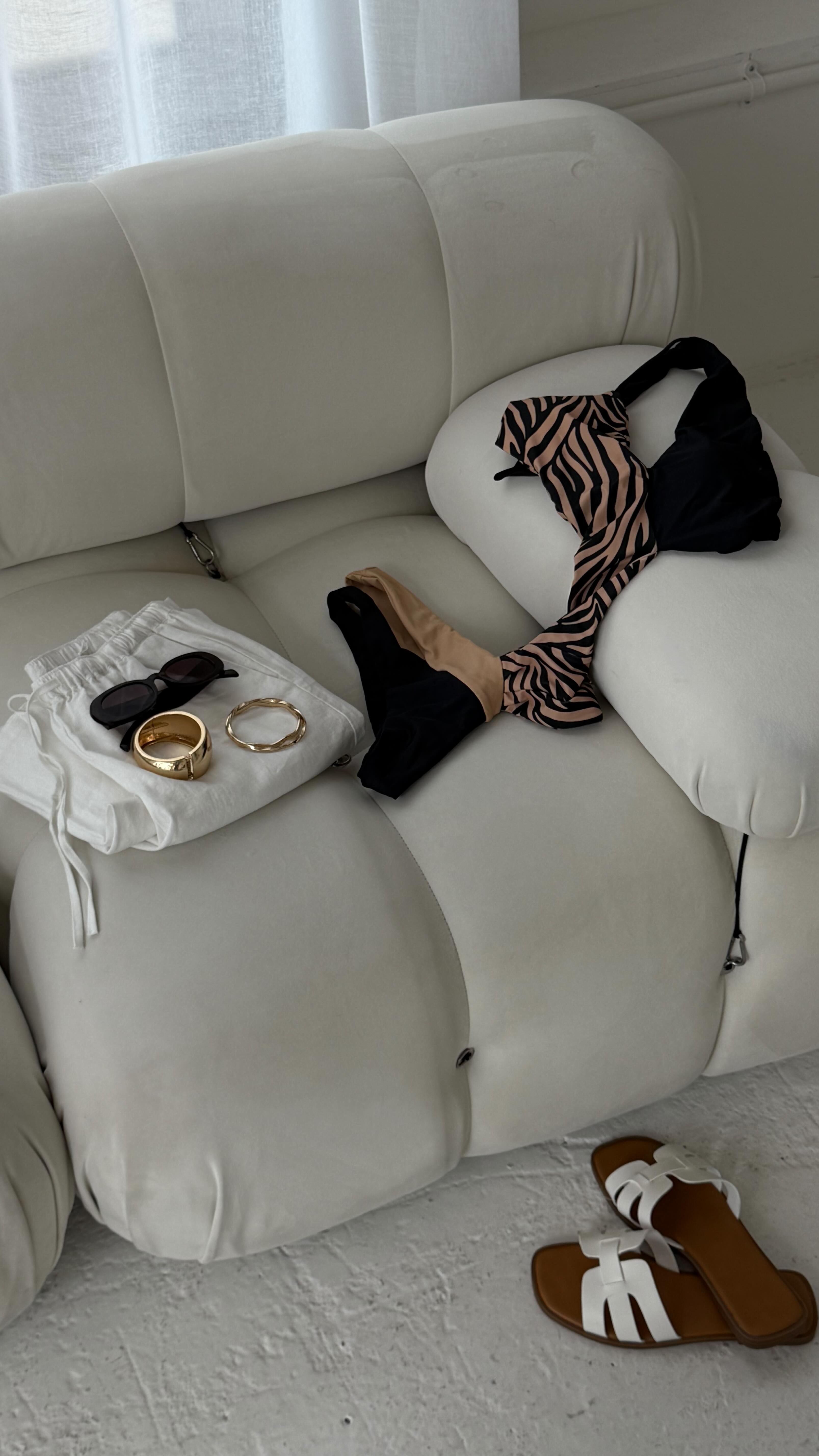 Beach mode, but make it cool 🐚🖤
Our CALIDI zebra, styled for the sand and ready for wherever the day takes you!
CRAFTED TO INSPIRE
DESIGNED TO EMPOWER
#SanchaTheBrand #BestSellerSwim #SwimwearThatFits #SustainableSwimwear #SwimWithConfidence #OnePieceWonder #Travel #BeachStateOfMind #CALIDI