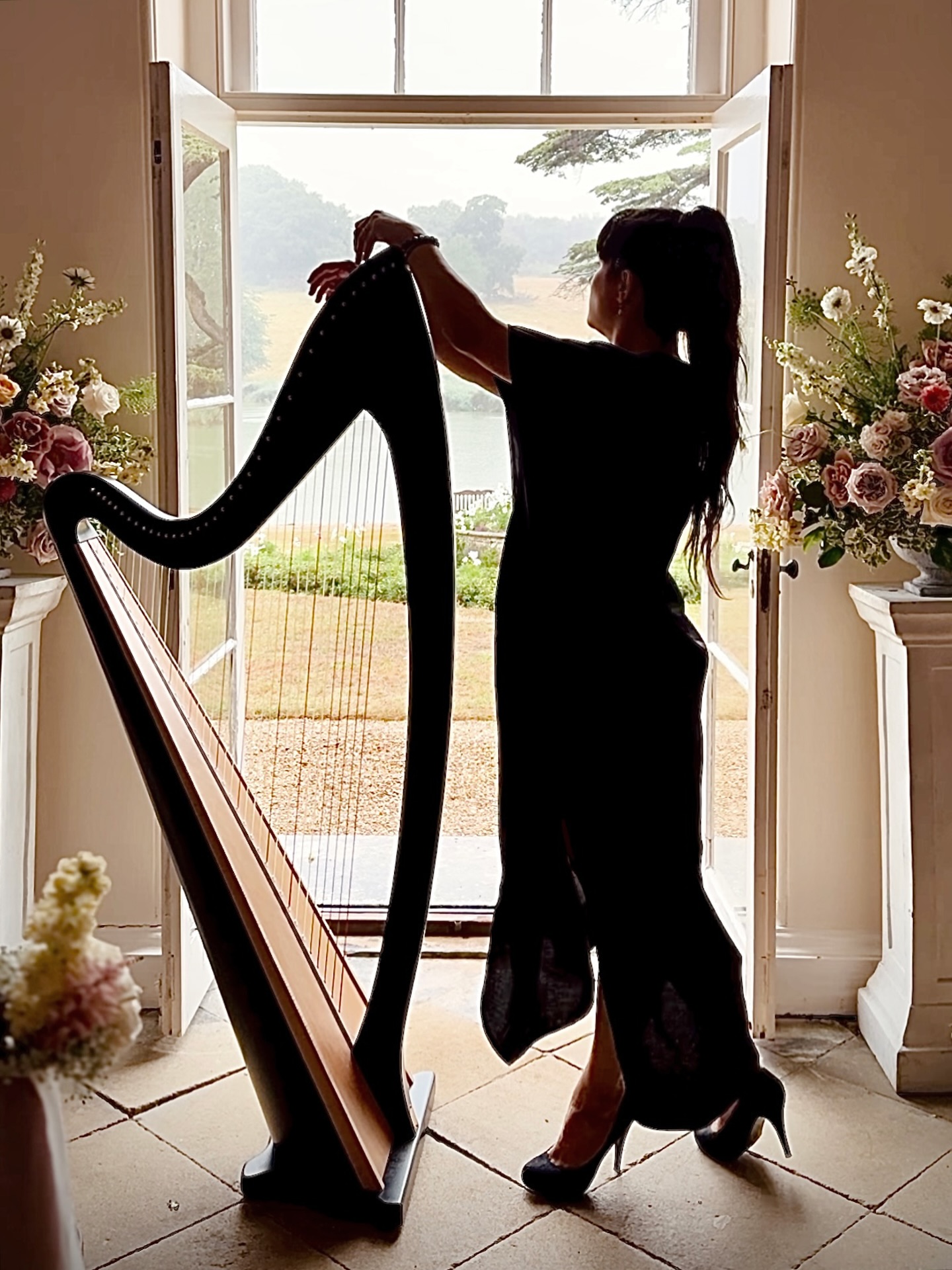 A little peek before the wedding of Claire & Neil 🥰
@burghleyhouse 🥰🥰🥰
#weddingharpist #wedding #ukweddings #weddingmusic #weddingviolinist #harp