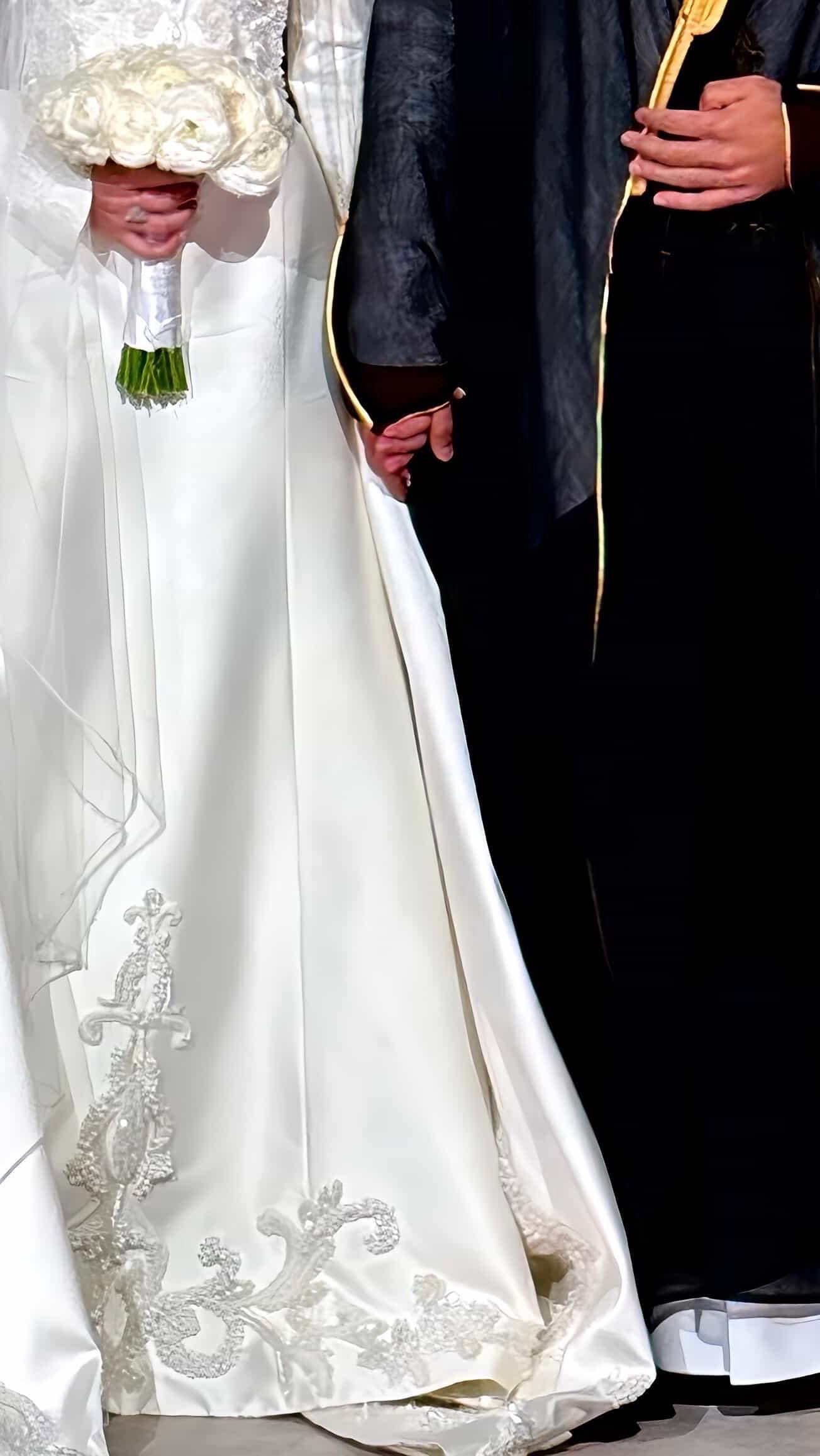 Our bride @_1ahx looked like a vision this beautiful all hand embroidered satin dress. We wish you love and happiness on this new journey👰♀️🕊️
Video by: @dohaweddings
#novabellabridal #luxurybridal #novabellabride #handmade #weddingdress #couture #weddingdress