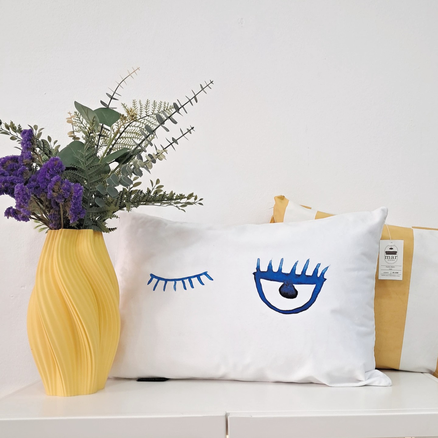 Did you know that real plants can help improve indoor air quality? 🌿✨
Whether you're a plant lover or just starting your green journey, the right decorative vase can make all the difference. 💚
Explore our unique collection of vases — some now on sale as part of our end-of-season offers — and give your plants the stylish home they deserve.
📍 Available in-store at Mar Interiors, Portimão
🛍️ Limited stock — visit us soon!
#IndoorPlants #HomeDecor #MarInteriors #PlantStyle #Vases #NaturalLiving #AlgarveDesign #EndOfSeasonSale #HomeInspo #InteriorAccessories