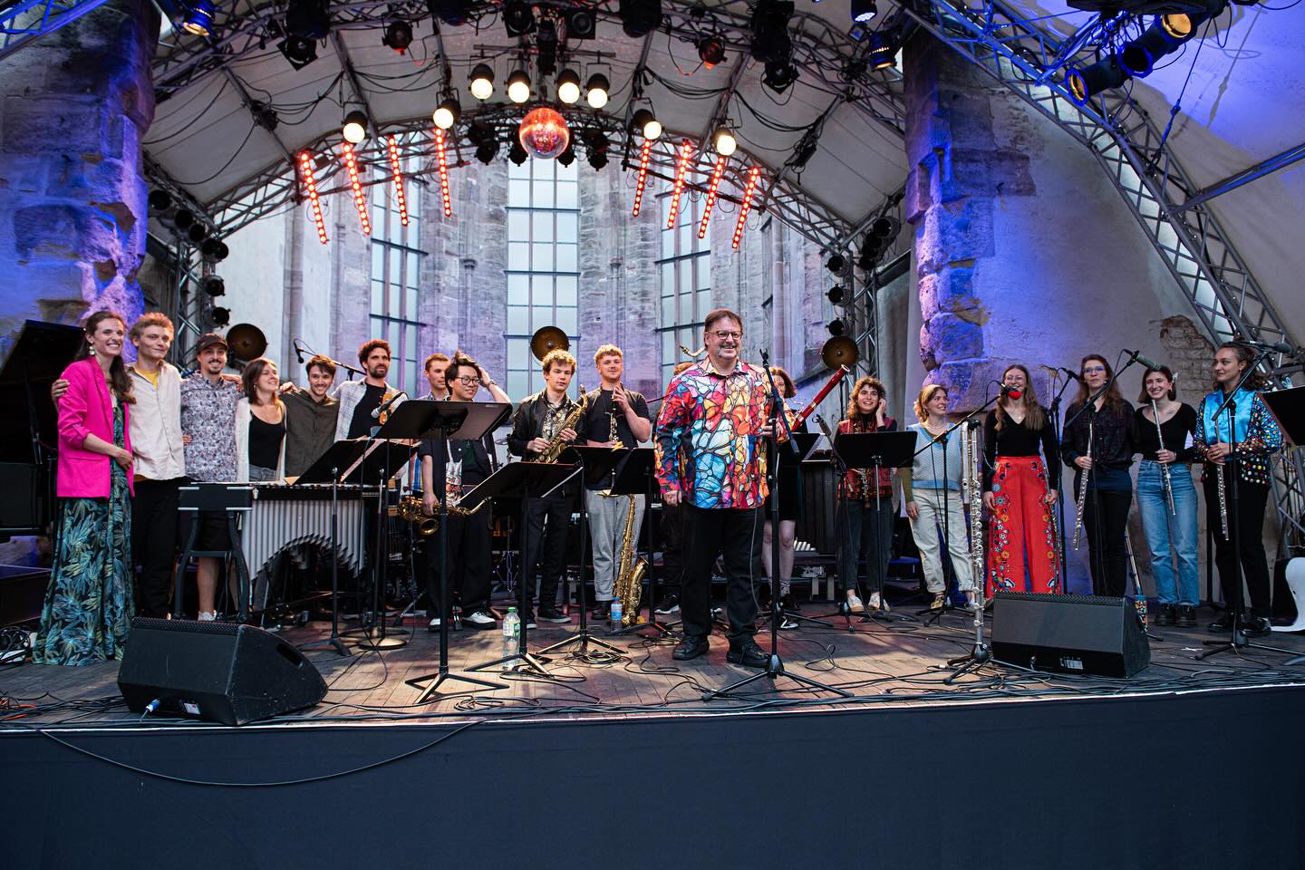 🎶🎶🎶 Zu Gast in der Katharinenruine mit dem Wind Ensemble / Hermeto Pascoal Ensemble der @hfm_nuernberg HfM Nürnberg. Es war ein Fest! Vielen Dank an Steffen Schorn und alle beteiligten grandiosen Mitmusiker:innen.
Quebra tudo!
#hermetopascoal #hermeto #hfmnuernberg #windensemble #flute #jazzflute #katharinenruine