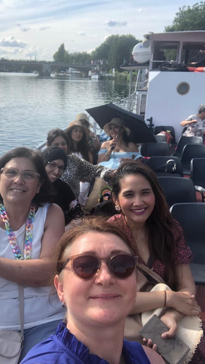 What an unforgettable day on our “Let’s Cruise to Hampton Court” adventure! 🌊✨ With 25 amazing women on board, we set sail for a journey that was more than just a cruise — it was a chance to unwind, reconnect, and soak in the beauty around us. The sun kissed our skin, the breeze danced through our hair, and nature put on the most peaceful show. Everyone said the same thing: this is priceless — like a soul-deep recharge we didn’t even know we needed.
When we reached Hampton Court, we stepped back in time exploring the magnificent Palace and uncovering the dramatic history of Henry VIII and his seven wives. 🏰👑 From laughter and learning to deep conversations and quiet reflections, it was a day filled with connection, joy, and empowerment. Here’s to more journeys that fill our hearts and bring women together in the most beautiful way. 💛
#LetsCruise #HamptonCourt #WomenTogether #natureandhistory