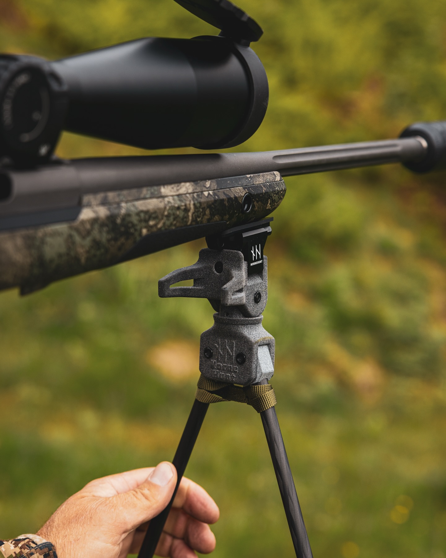 NorneHunt Shooting Sticks are the ultimate lightweight, versatile support system - with 2-step telescopic legs, perfect for precision shots in any position💥 Designed in Norway 🇳🇴