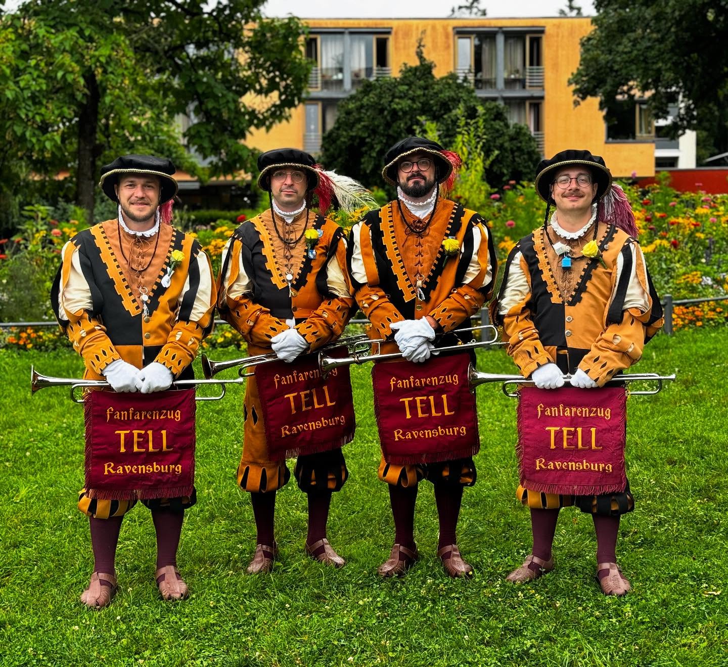 O-M-S
Nein, das steht nicht für obere Mittelschicht, sondern für obere Mittelstimme! 😎 Die Jungs wissen was sie tun. Es sei denn der Pfeffi oder die berühmt berüchtigte Sektshale macht ihnen einen Strich durch die Rechnung 🥲😂
Zu viel davon und aus High Quality wird High QUALity 🫠🫣
Spaß beiseite - die Jungs sehen nicht nur gut aus, sie sprechen sogar hochdeutsch und sind stets für kreative Momente zu begeistern. Bald geht’s los!!💙🤍
.
.
.
#fztell #weristes #rutenfest #ravensburg #cantwait #oberschwaben #rutenliebe #tellerkommetducketeich #obachtgebenlängerleben #💛🖤