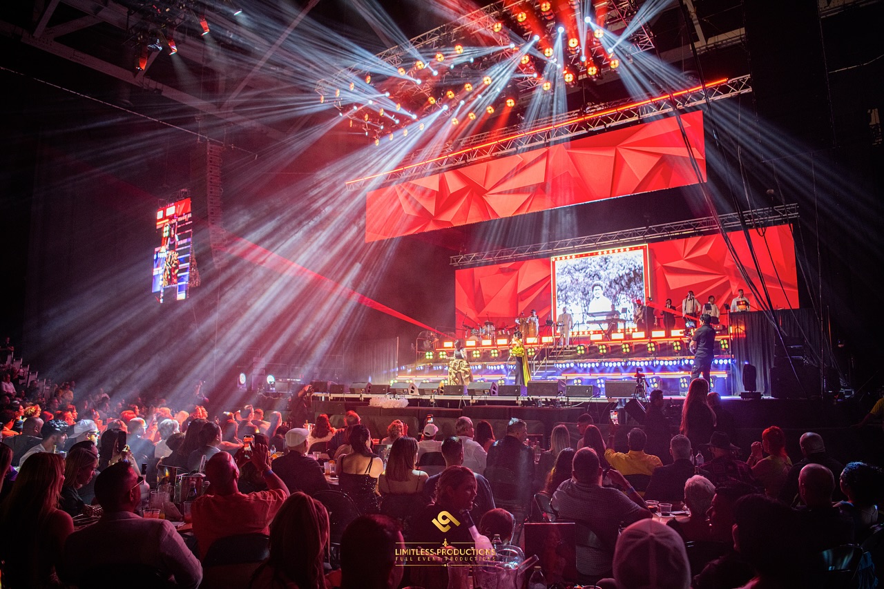 Best captured moments of @diosacuba show at @watscocenter @univmiami @etcliveevents @electronictheatrecontrols thanks to @dasaudiousa for the support with our #daslara #laraseries @limitlessproductionservices @shure @ma_lighting_international @dasaudio @dasaudiolatam @dasaudiobrasil @charliedas_1 @reyelmago