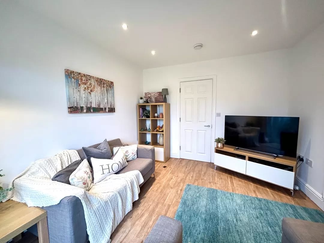 Ever wondered 'What is the Co-Living Concept?' check out our latest blog article on what Co-Living is all about, available on our website www.snugsharedliving.co.uk