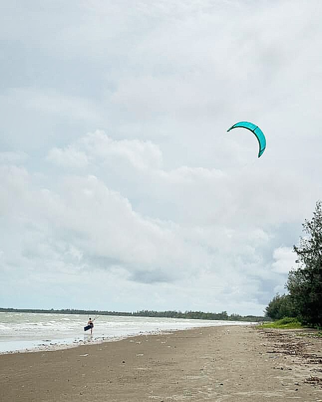 The wind was very light but the water and the Thai Kitesurfer’s were warm and friendly ☺️🙏🏻
Oh and being able to kite without a bulky wetsuit is 👌🏻👌🏻
The first of many 🌊 sessions in 🇹🇭 I hope!
I love this sport.
#kitesurfingthailand #adv #kitesurfing #warmwaters #warmwelcome #12m #fsgs #kidneytransplantrecipient