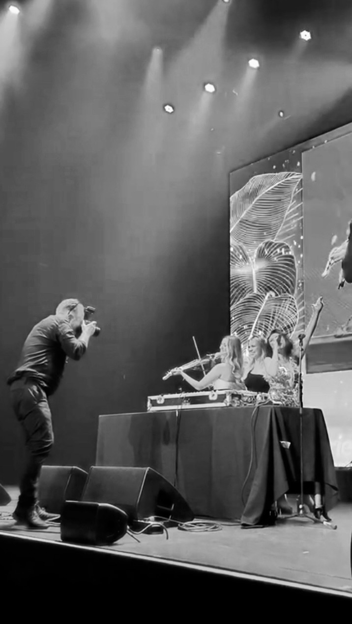 The girl power trio to end all trios - Hive Honey’s 🐝 DJ x Vocals x Strings - available Australia wide
We just LOVE a DJ band configuration of all shapes, styles and sizes. They’re the perfect way to elevate any event and really get the party started.
Looking for the perfect party starter for your upcoming event? Ask us about our DJ band options today!
.
.
.
#djband #djandviolin #livemusic #queenslanddj #goldcoastmusic #brisbaneevent #melbourneevents
@events_onsite