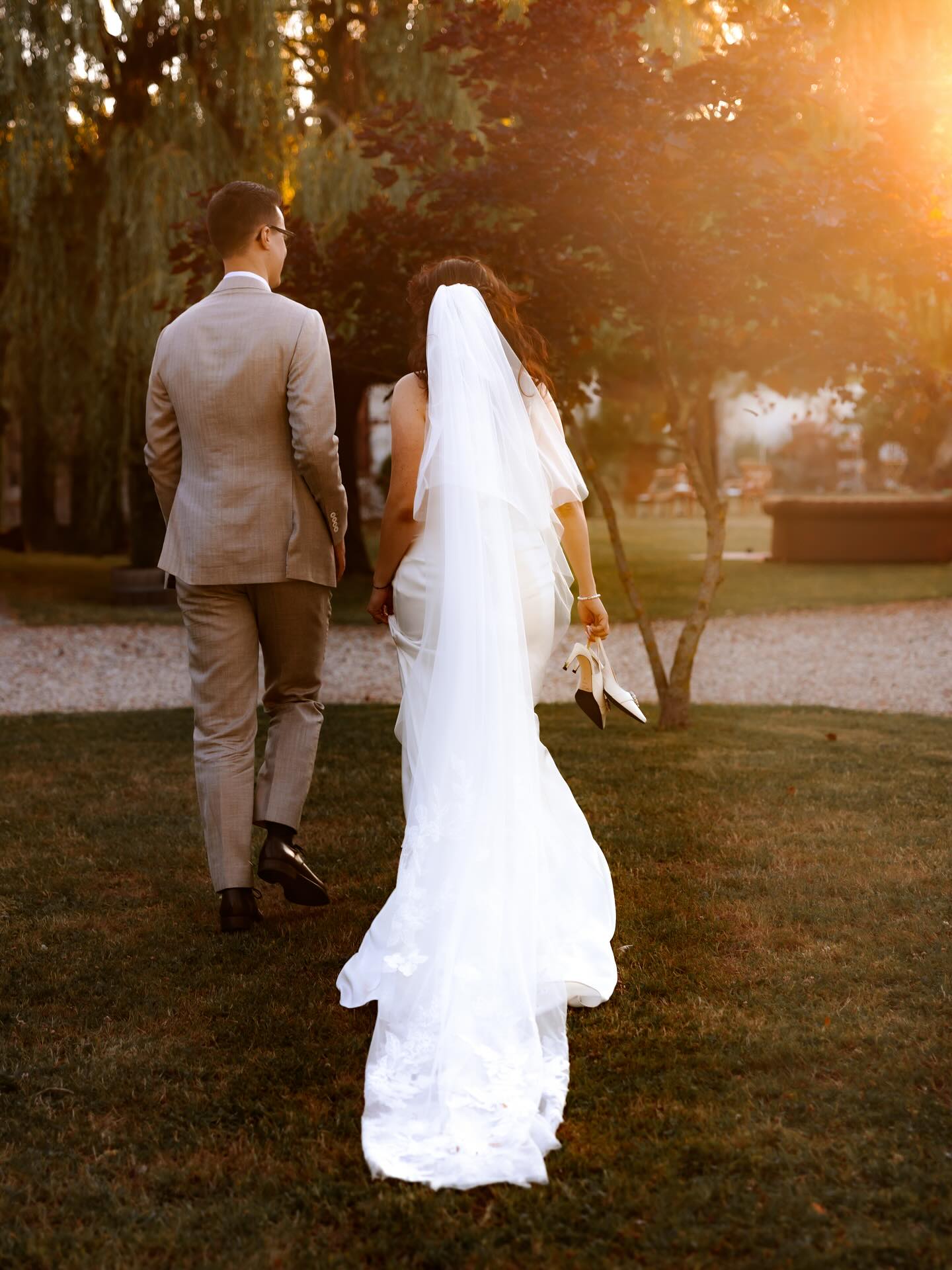 #wedding 🪩
Livraison imminente pour mes magnifiques mariés du 28 juin dernier.
On a eu la chance d’avoir un beau coucher de soleil.. ce qui fait de moi une photographe heureuse. 📸🫶🏼☀️
📸 Elodie.B - Photographie
Photographe basée en Seine-et-Marne & IDF.
Mariage, Maternité, Naissance & Famille.
🌐 www.elodiebphotographie.com
@elodie.bphotographie
elodie.b-photographie@outlook.com
#photographe77 #photographeseineetmarne #photographeiledefrance #photographemariage #photographemariage77 #photographematernite #photographematernite77 #photographegrossesse #photographegrossesse77 #photographeparis #shootinggrossesse #shootingbebe #shootingnaissance #shootingnaissance77 #shootingmaternite77
