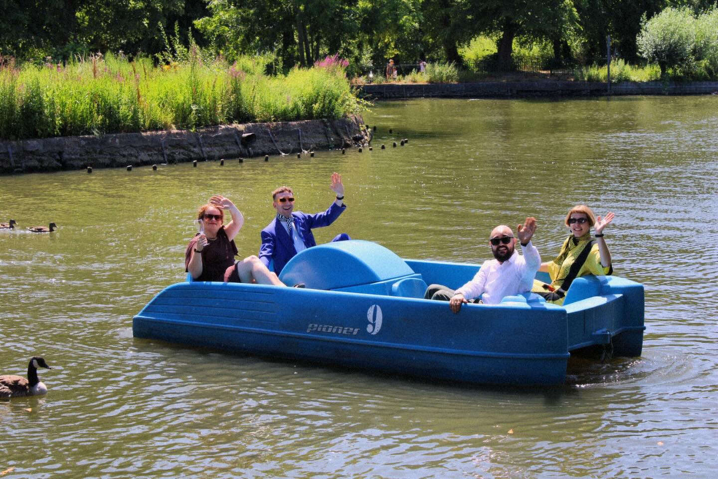 🚤 Post ceremony pedallo with pals? I say YES. Your guests will love something real, unexpected, and different from the wedding they went to last weekend. No rules, just vibes 💫 #UntraditionalAndUnforgettable #WeddingsRewritten #CelebrantWithATwist #originalweddingideas #weddingactivities