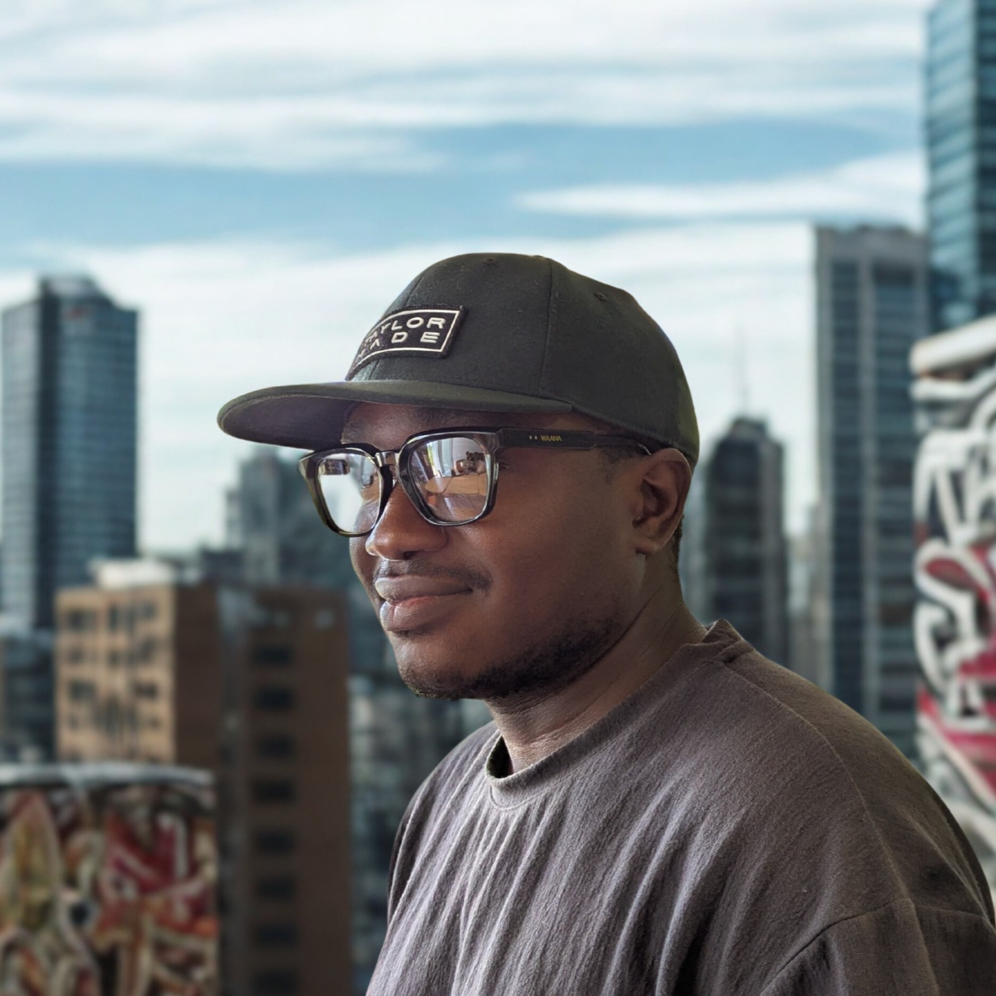 Montures MASTER Black (existe en marron, façon écaille de tortue)
WAANA, proud of Africa
Ose et affirme-toi : ne porte plus de lunettes, porte des WAANA
#optics #glasses #fashion #glassesfashion #africa #lunettes #styled #style #trendy #look