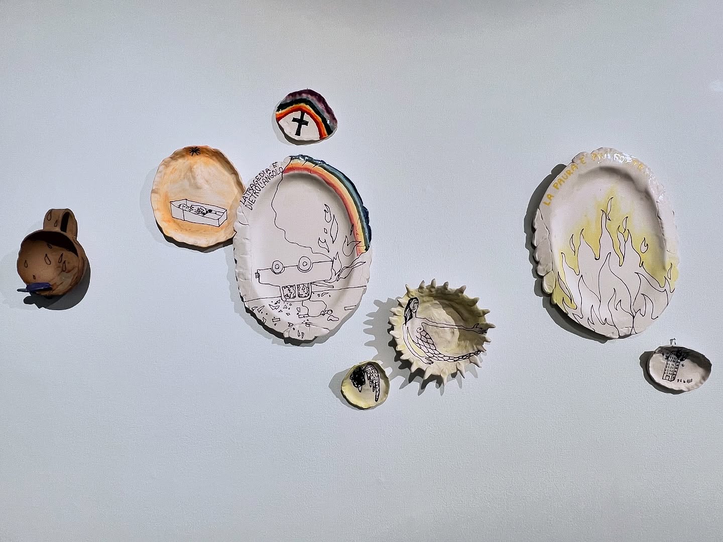 The Fear By Fiorenza Pancino - Ceramic, 2024. Part of Beyond the Darkness, You Can See the Stars on exhibition through Sunday August 24th. Pancino’s powerful participatory art project centered around the universal theme of “Fear.” This deeply engaging installation comprises 45 meticulously crafted bowls, envisioned as vessels of the soul. Together, these elements weave a rich tapestry of personal experiences and shared vulnerabilities. Visitors to the gallery have the opportunity to delve further into this project through a companion book.
Each vessel has a different fear; Can you find yours? Gallery Hours: Thursday-Friday 10am-5pm and Saturday-Sunday 11am-5pm. @fiorenzapancino @esperienza_italia