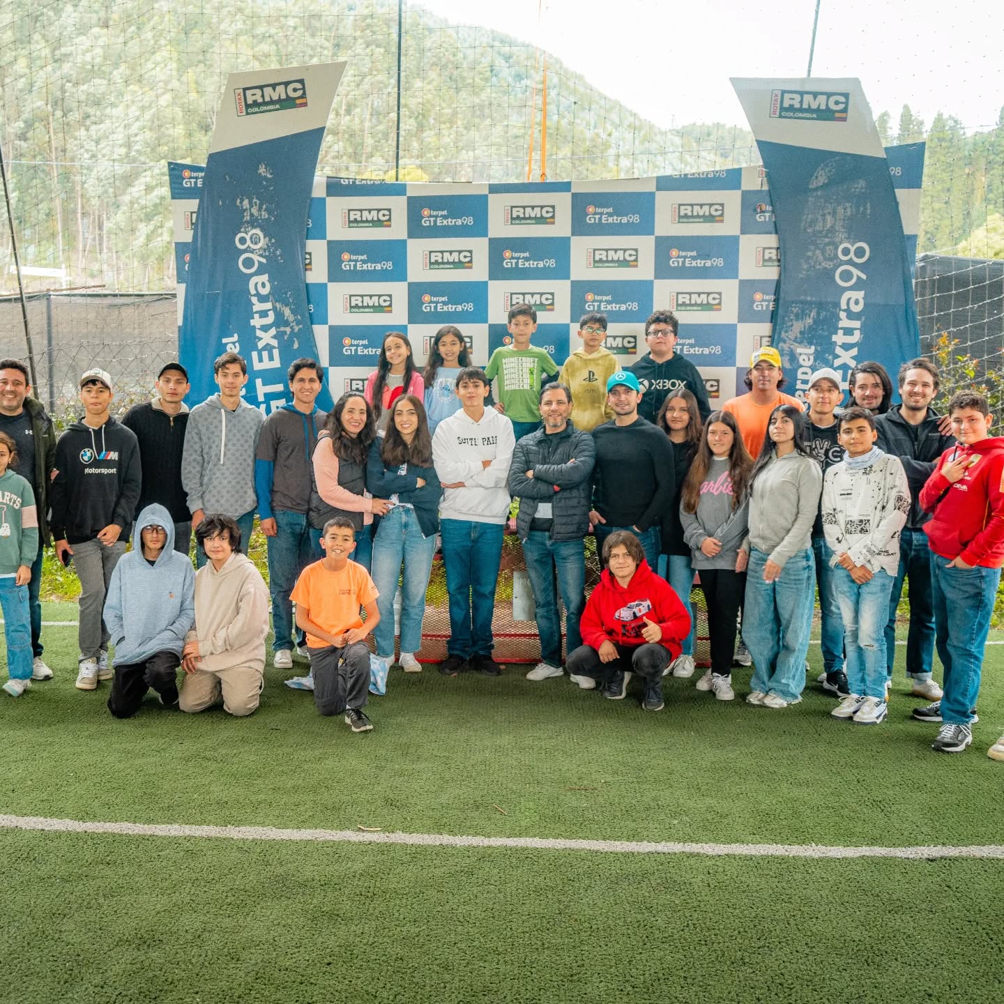 ¡La adrenalina se apoderó de la pista este fin de semana! 🔥Vibrante jornada en la Escuela Colombiana de Karts con 30 pilotos en nuestro curso Básico demostrando su potencial, y 10 pequeños gigantes en Baby Max mostrando su talento 🌟. ¡Cada vuelta fue pura emoción y aprendizaje!
¿Sientes la llamada de la pista? Es tu momento de pisar el acelerador y vivir esta experiencia 🚀.
¡No te quedes con las ganas y asegura tu cupo en nuestro próximo curso! 🎯
#CursosDeKarts #EscuelaDeKarts #PilotosProfesionales