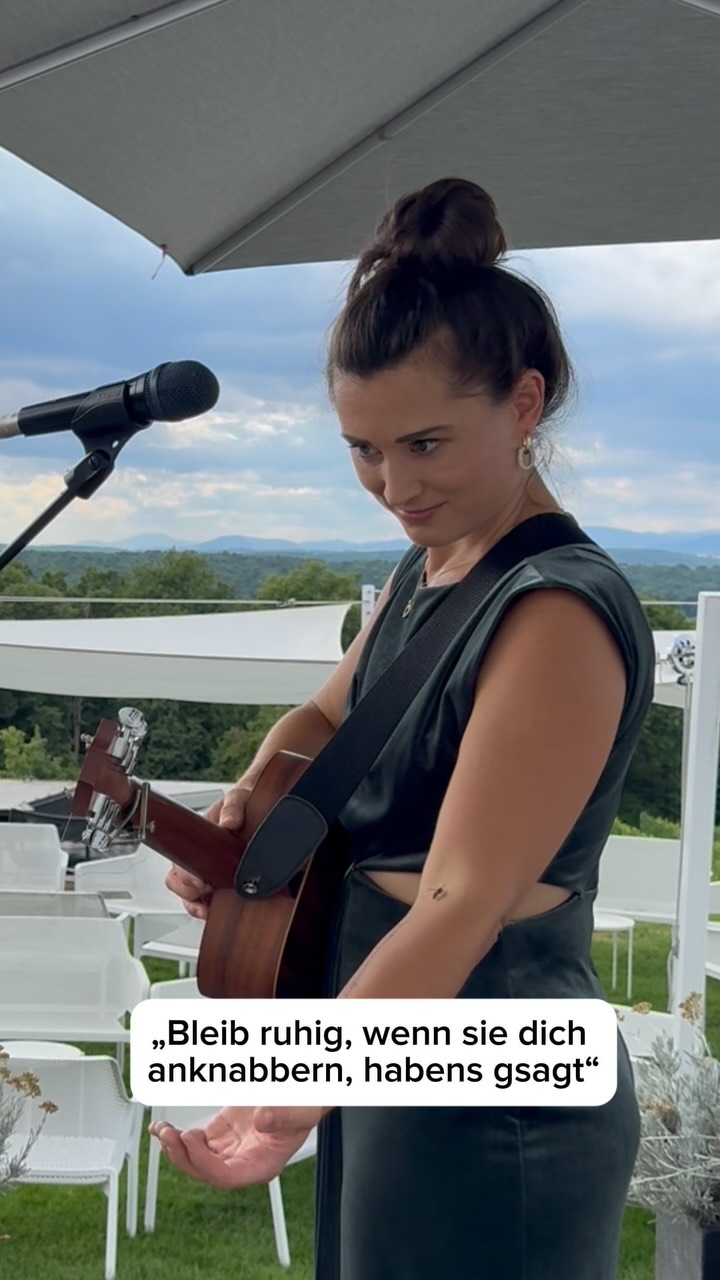 Dieses Behind The Scenes musste ich als Reel posten, man darf sich ja manchmal selbst nicht zu ernst nehmen.🐝🥲 Viel Spaß beim Anschauen & Mitleiden. 🙈