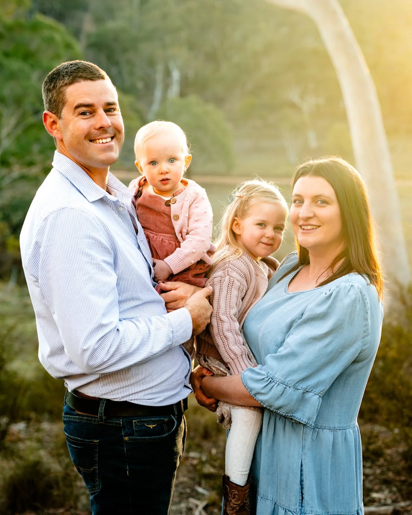 Can someone pinch me please because I must be dreaming because getting to hang out with these amazing souls AND getting to create memories like these!!! Sheesh! It's surreal!!! 😍😍😍
@gemimapuddleduckk what an afternoon! I don't think we could have asked for better weather, or a more fun adventure! 🏞️
I had some serious trouble trying to narrow down what I wanted to show you from this session so you can be sure there's going to be follow up! Lol! 😅
.
.
#loveisthebestadventure #lovemyjob #solucky #snowymountainsfamilyphotographer #lifeisgood #canberrafamilyphotographer #australianfamilyphotographer #coomafamilyphotographer