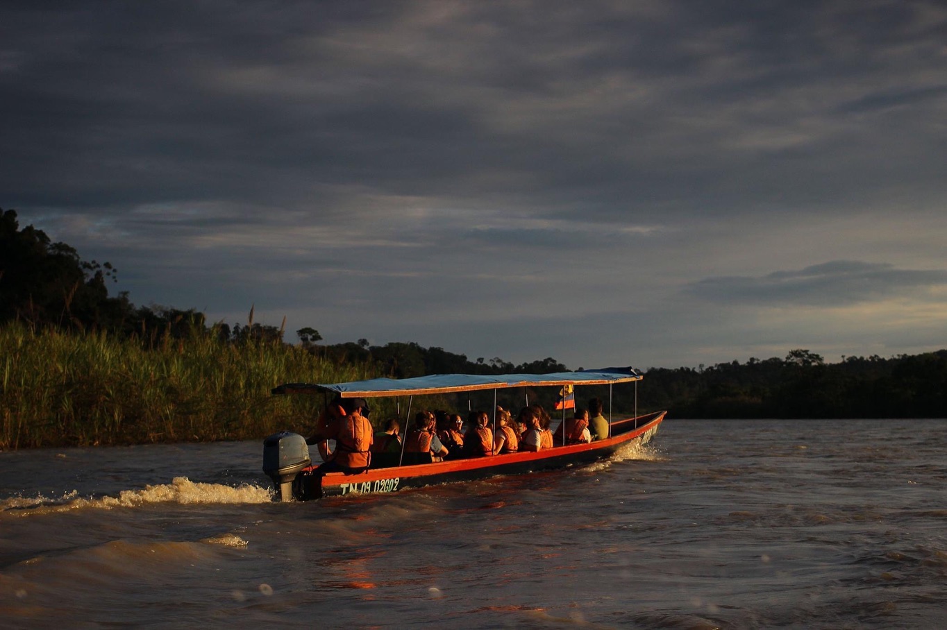 El atardecer en el rio napo