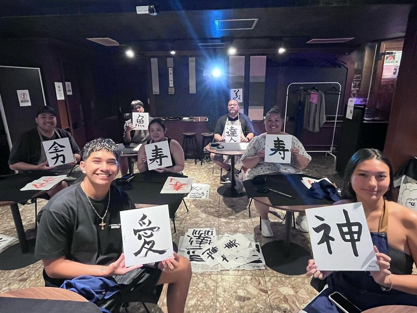 Thank you for coming🇺🇸🌺🏝️
Amazing artworks✨
#calligraphy #malligraphy #calligraphyworkshop #calligraphykyoto #calligraphygion #calligraphyexperience #thingstodoingion #thingstodoinkyoto #tripkyoto #visitkyoto