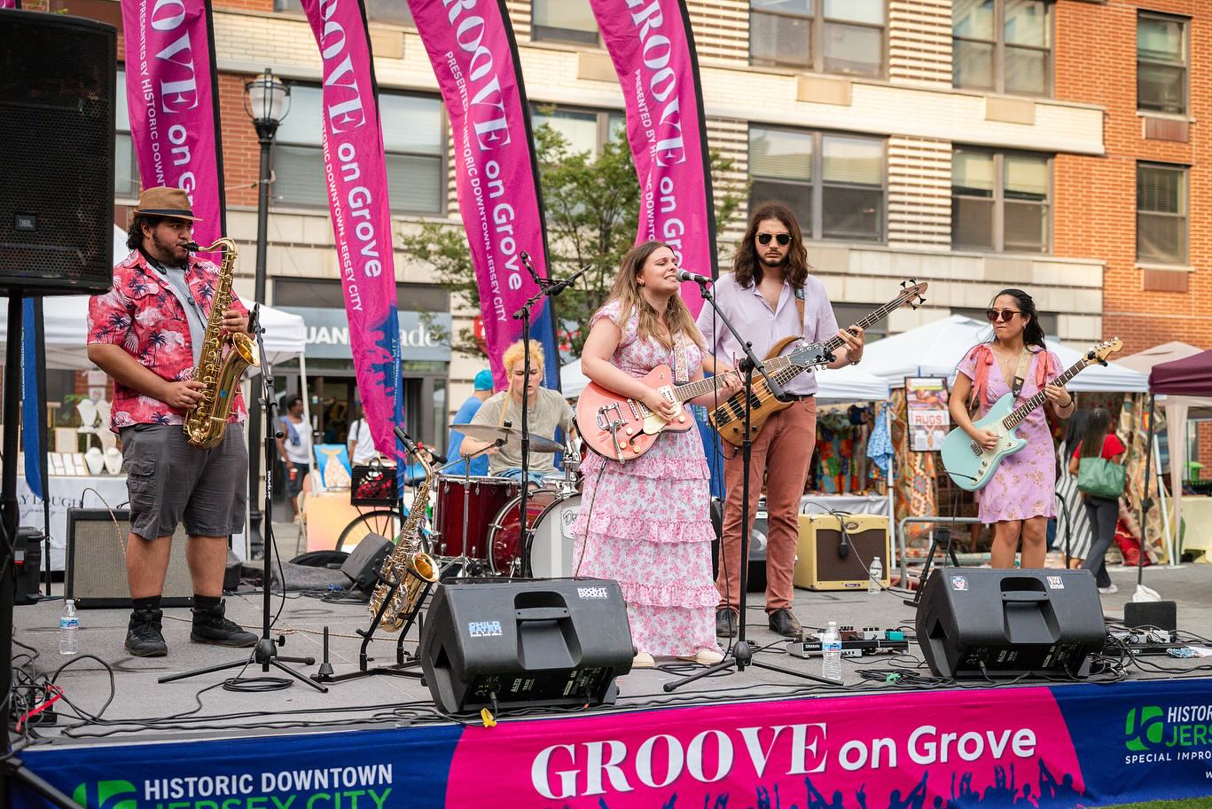 Groove on Grove 7.16 (photos by the talented @alianaphotographs check out her page!) Thank you @rockitdocket and my amazing band @gabevega18 @elielpepitv @saxendipity_official and Sparni 🎸
