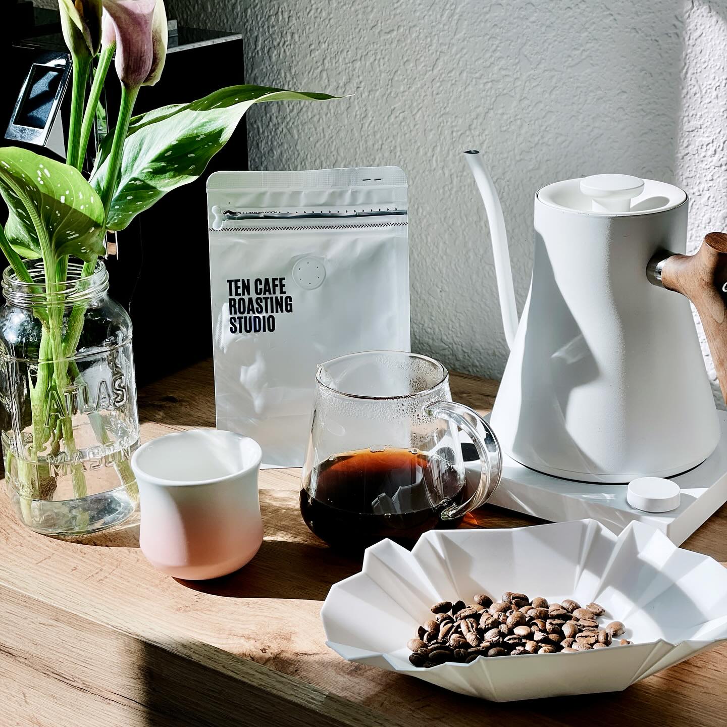 We’ve got a bit more roasting and tasting to do before we launch the new Yellow Tabi. I have to say, this one’s really special to me. I genuinely love this variety quite a bit ❤️ #victoria #microroastery #specialitycoffeeroastery #pourovercoffee #coffeelove #coffeetime☕ #coffeeaddicts #coffeeloversclub #빅토리아 #커피숍 #스페셜티커피 #커피로스터리 #ビクトリア #コーヒーショップ #スペシャルティコーヒー #コーヒーロースタリー