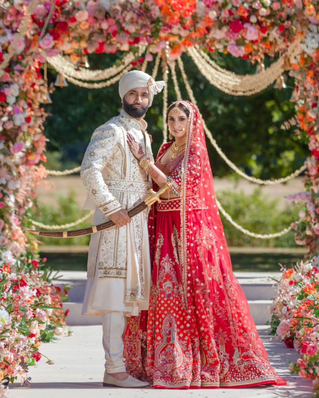 This #AsianWedding at Ditton Manor captured pure happiness between the #BrideAndGroom.
💍
Set in peaceful grounds of #Slough, the venue offers a perfect backdrop.
🌸
📸Eye Jogia Photography
#DittonManor #Berkshire