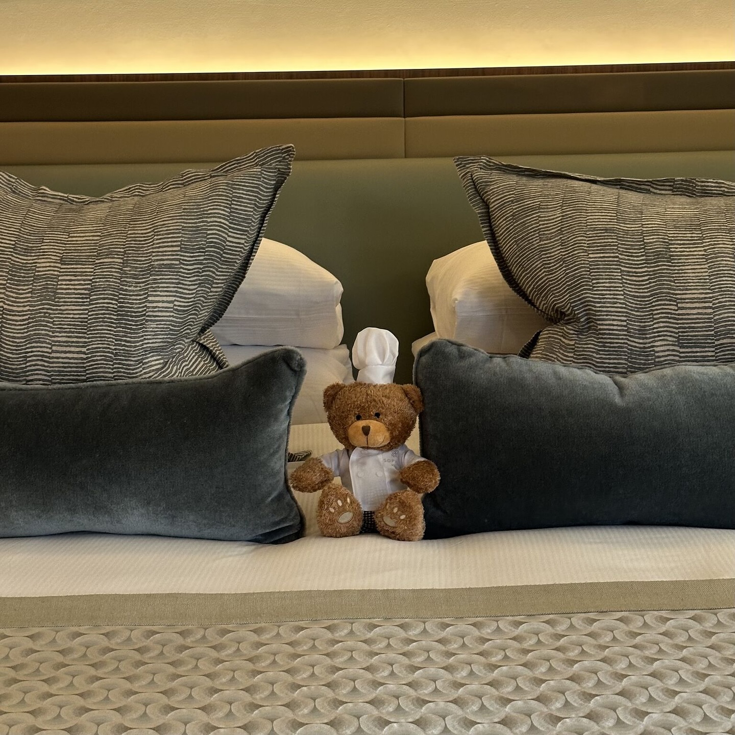 About last Friday…
Last Friday, I visited the stunning Sopwell House for an evening of networking in their lovely garden.
After many months of recommending Sopwell house to many clients, I thought it was time to visit it myself and I was not wrong, Sopwell is a hidden gem in St Albans.
From a variety of meeting spaces to three outstanding restaurants, this venue combines elegance and functionality that truely makes Sopwell stand out.
Thank you to the wonderful team at Sopwell House and Vine Tree Connections for hosting me. It was a pleasure to visit and I am looking forward to working on many more events.
.
.
.
#limebluesolutions #travel #hotels #events #design #venue #live #virtual #production #av #incentives #rewards #client #sitevisit #uk #successful #LuxuryHotelsUK #venuefinding #eventprofessionals #eventprofsuk #berkshire #cookham #creativesolutions #eventstyling #lifestyle #team #sitevisit