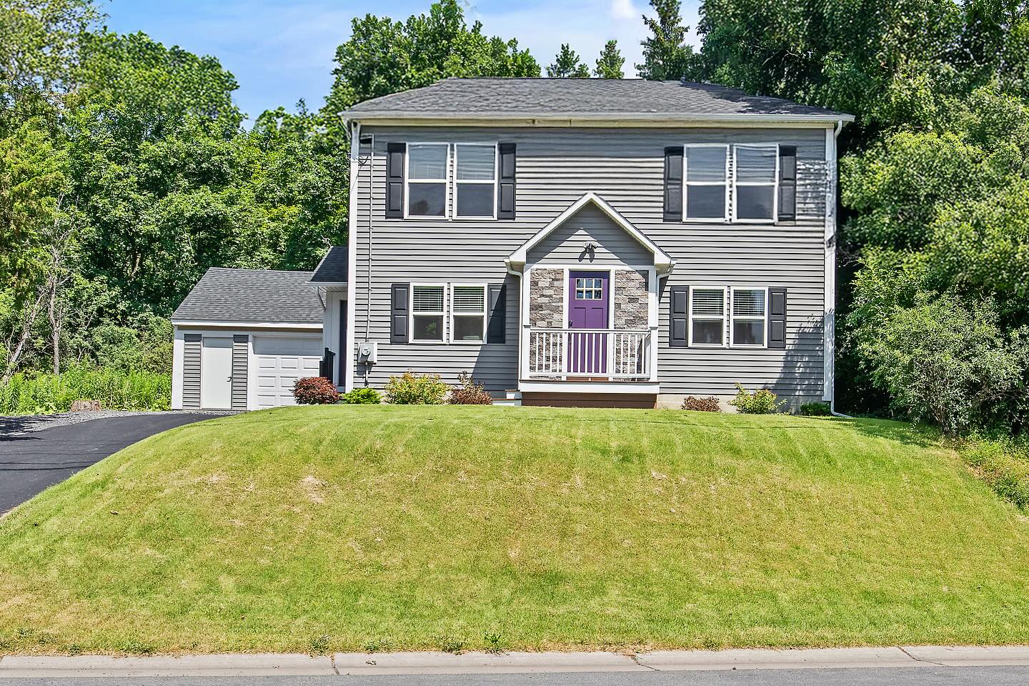 Just listed in the Westhill School District! 🏡✨
4895 South Ave
Syracuse, NY 13215
$249,900
This fully renovated 3-bed, 2-bath home features:
✔️ Main-floor primary suite with walk-in closet & spa-like shower
✔️ Cherry hardwoods & tons of natural light
✔️ Hickory kitchen & tile floors
✔️ Huge upstairs rec space + flex room
✔️ All new electrical, plumbing, roof & more!
Even better in person—come see for yourself!
🔗 More info & pics: https://www.bhhscnyrealty.com/camillus/christina-volles/cid-3027101/ny/4895-south-ave-avenue-13215/pid-411138926
#JustListed #WesthillNY #RenovatedHome #bhhscnyrealty