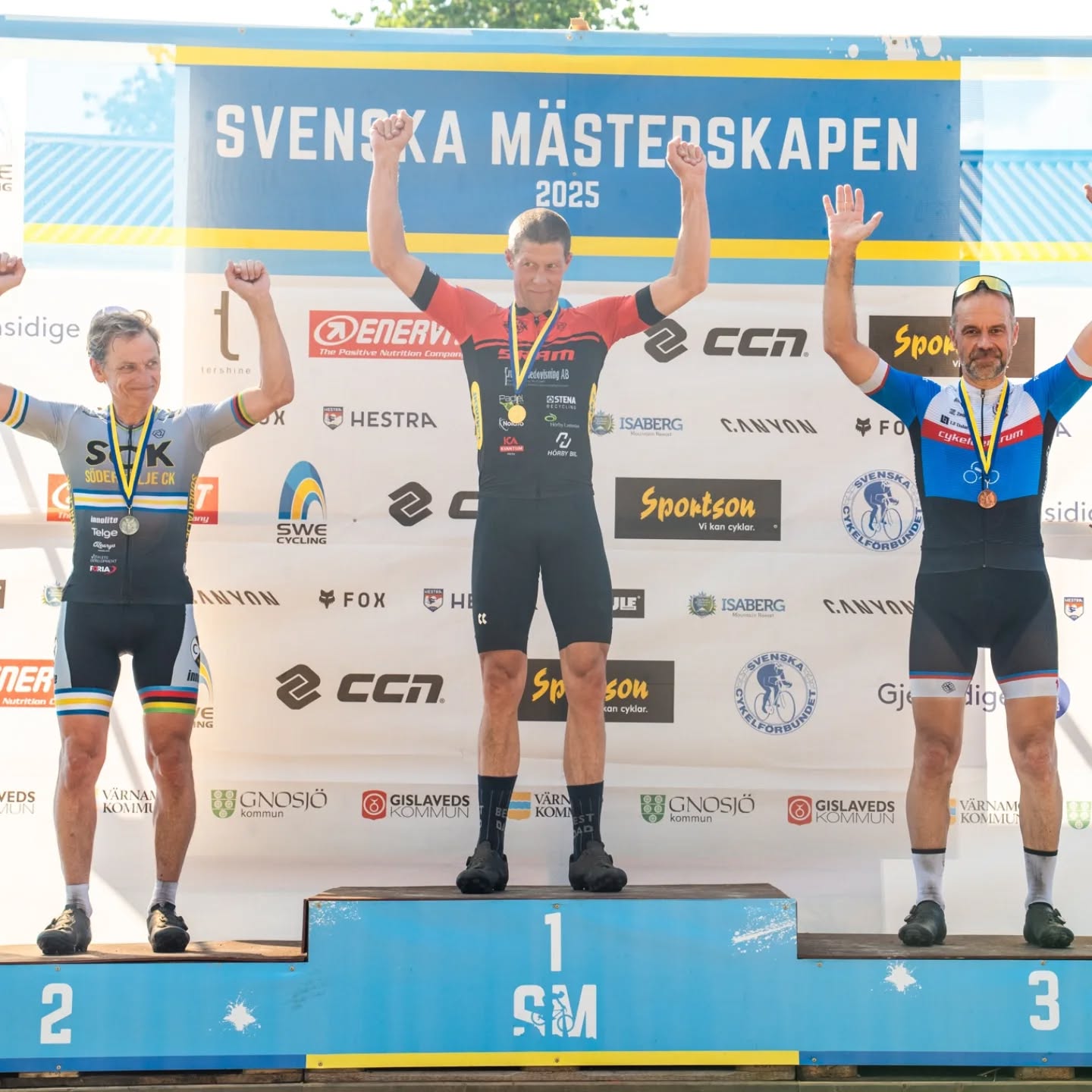 𝗫𝗖𝗢 𝗦𝗠 𝗚𝗨𝗟𝗗 till Andreas Olsson i H50 🥳
Andreas är inte bara vår ständiga klubbmästare, han är nu även mästare i Sverige.
Warren Bates stod på startlinjen i H40 och levererade ett riktigt fint resultat med sin åttondeplats.
Grattis till er, välförtjänt ⭐️
📸@loves.media
#hörbyck #hörbymtbarena #mtbihörby #hörby #mtbsm2025 #mountainbike