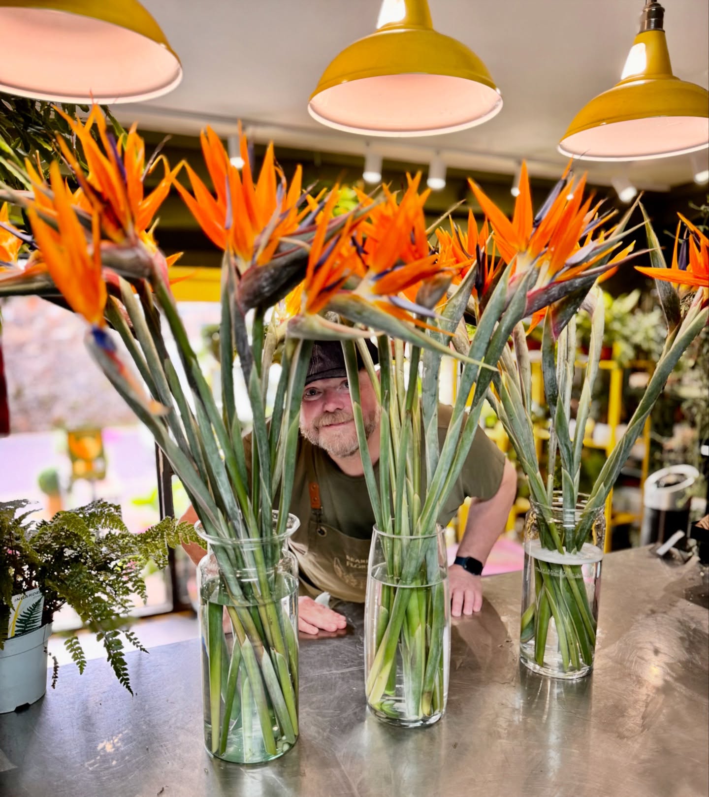 If itâs the 18th July, then it must be Birds of Paradise and white calla lillies for the fabulous Hildas. Today marks 10 years since they married at the @burghislandhotel and guess what they returned to celebrate Tin for Ten. This years annual celebration was decorated with the compulsory streliztia and callas and of course in a tin champagne bath on display on a white grand piano in the famous ballroom. Happy Anniversary J& S đžđĽ
#totnesflorist #devonflorist #anniversarycelebrationsâ¤ď¸