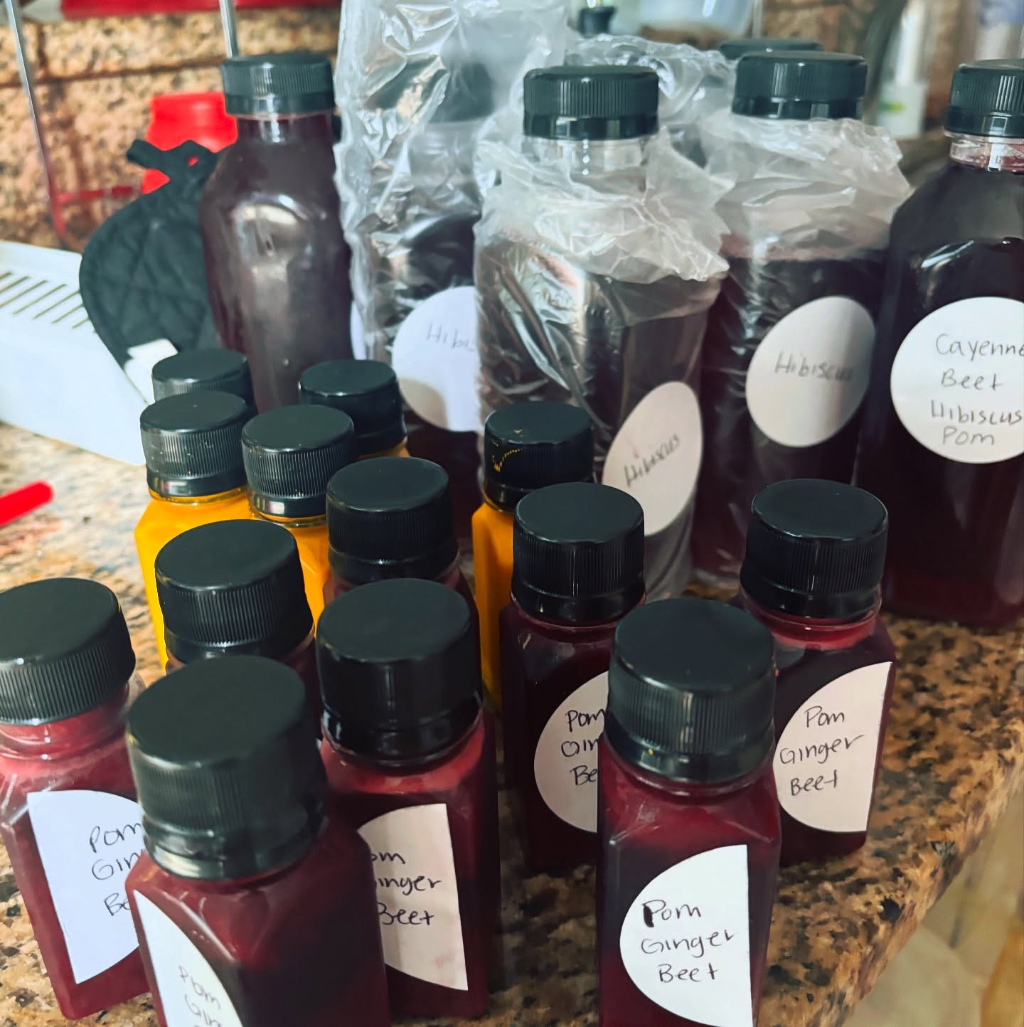 I had a special order for a client for a blood pressure protocol to help lower it. All concoctions were made with organic ingredients. I used ginger/turmeric/pomegranate/cherries/beets/hibiscus/cayenne pepper and grapefruit and drafted a plan to follow through my online coaching program!
Click the link in my bio for a free 30 minute consultation and I can help you build your relationship with plant-based foods to help you live a healthy life! 🙌🏾
#organicingredients
#allvegan
#rvavegans
#rvavegan
#rvasnallbusiness
#highbloodpressure
#loweringbloodpressure
#bloodpressure
#veganeatswithbri
#freshingredients
#naturalremedies
#naturesmedicine