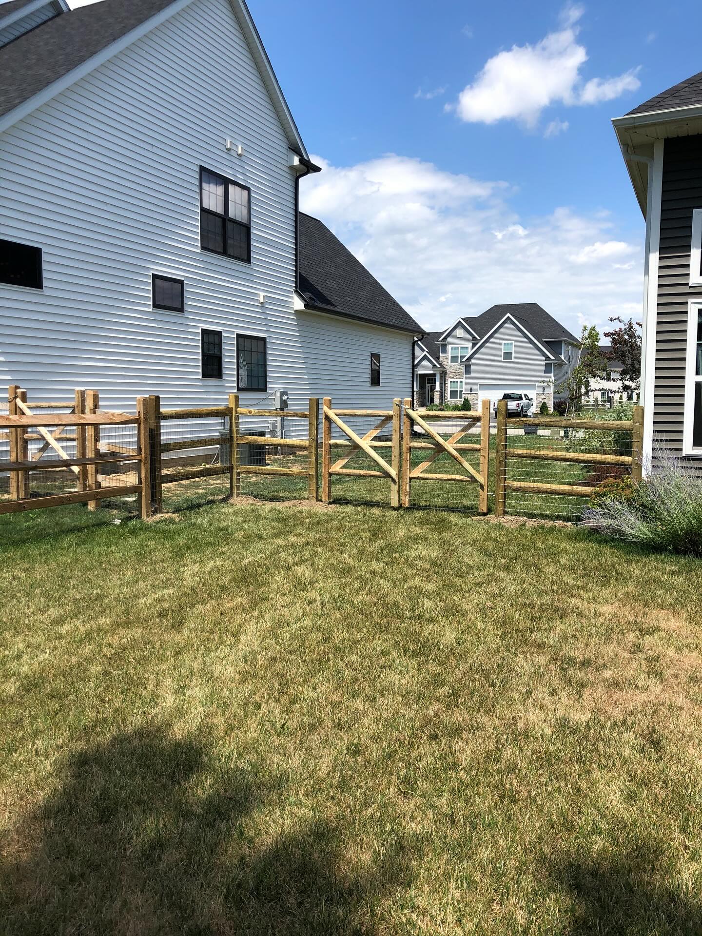 Our schedule has opened up to add some additional fence projects. If you have been putting off that new fence, fence repair, or a complete rebuild, we can check it off your list. 100+ fence jobs and counting! Split rail, privacy, wood, vinyl, and metal. Free estimates. #fencecontractor #perrysburg #toledo #curticeohio #rossford #maumee #ohiofencecompany #fenceinatallation #michiganfencingcompany