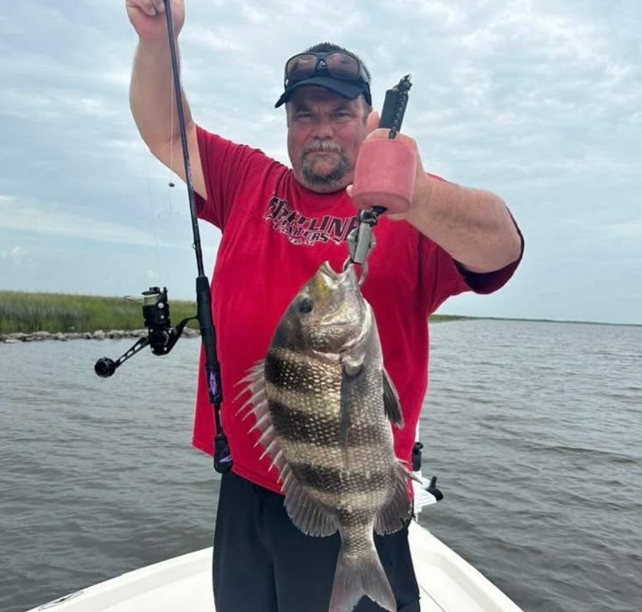 #tbt to the seasons I spent in #nola, what great times and fish were caught. Here’s just one of the many fish we caught, my longtime friend and customer @scottb_irt with quite the specimen of a #sheepshead #a2fishingcharters #irtreels #cajuncustomrods #donnmarpliers #reelfishyapparel #tfoflyrods #palmythgloves #fourhorsementackle #reelfishyapparel #captainspreferredprodcuts #fortressmarineanchorsusa