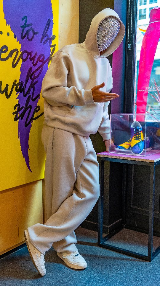 Custom kicks in honour of the return of the @rizzlekicks 👟 🎨 These painted trainers make up a map of Soho with the red line as the famous Old Compton Street. Shoe 2 being shared tomorrow!
Acrylic on Leather, 2025
£500
DM for more details and custom orders
#customtrainers #customtrainersuk #sneakerhead #sneakeraddict #sneakernews #theedit