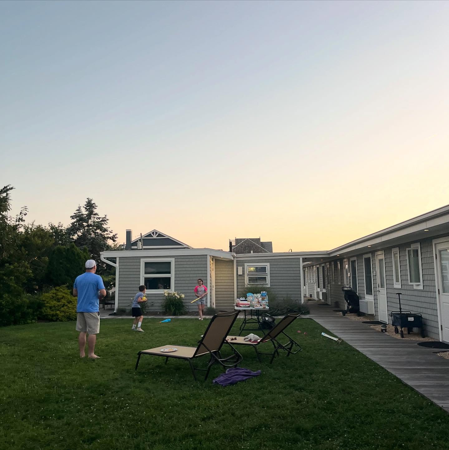 Summer nights like these🌞
We’re ready for another SOLD OUT weekend! Very limited availability left this summer…
To Book & see availability for the Fire Island Boatel call 1-833-342-6283 or visit our website: www.fireislandboatel.com.