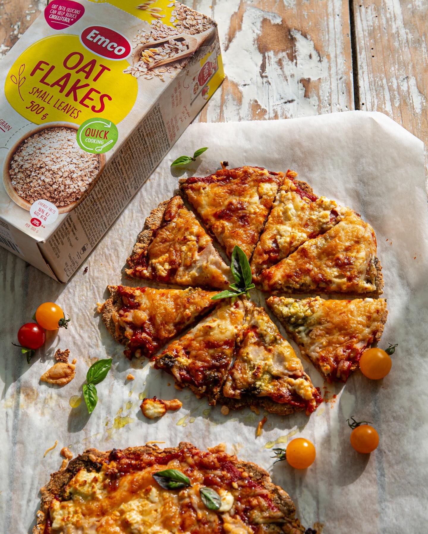 Oats for porridge, pie crust, cookies…always worth having them at home👌
But how about using them for pizza dough? 🤩
Ingredients:
100g Greek yogurt
110g Emco fine oats – blended
1 tsp baking powder
A pinch of salt
½ tsp dried garlic and ½ tsp Provencal herbs
Instructions:
Mix everything together and roll out into a pizza base. Top with tomato sauce and add pesto, ham, or cheese to taste.
Bake in a preheated oven at 180°C (356°F) for 20 minutes.
Buon appetito! 🇮🇹🍕
#emco#emcoglobal#oats#oatflakes#pizza#oatflakespizza#evenhealthythingscanbedelucious