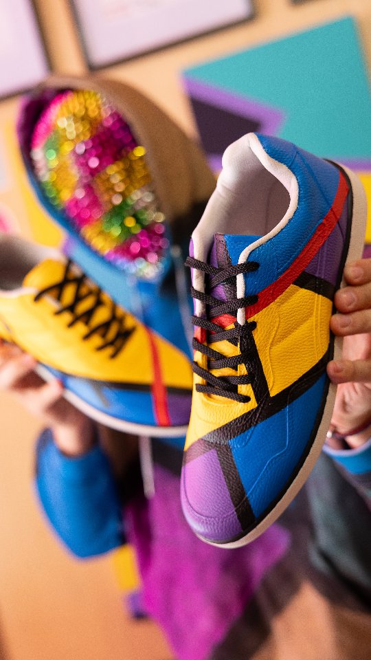 Better look at my hand painted Old Compton Street #trainers. Love painting maps on trainers, connecting a location with the tool we use to explore it, often without thinking. A thank you to the street that has supported so many in finding and expressing themselves freely
#trainerslife #sneakerhead #emergingartist #sneakeraddict #sneakernews #artexhibition #Queertodaygonetomorrow