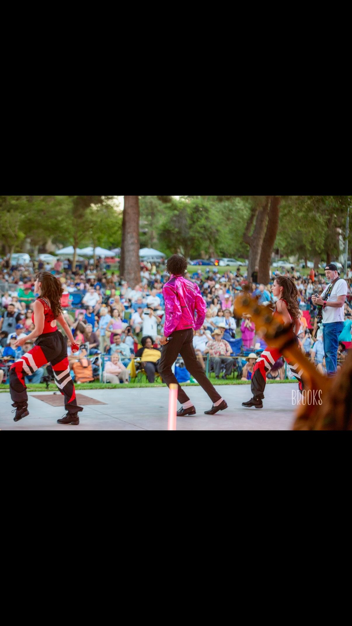 Irvine, California! We’re coming for you tonight @irvinenights / @greatparklive at 6pm & 8pm! So excited to bring the house down with our absolute favs in the game💥
@_allisonhuber_ @christianjayrobinson @veronicahuber_
@mamasetribute
Shot by : @medhigribi_djazair
Photo by : @taylorbrooksstudios