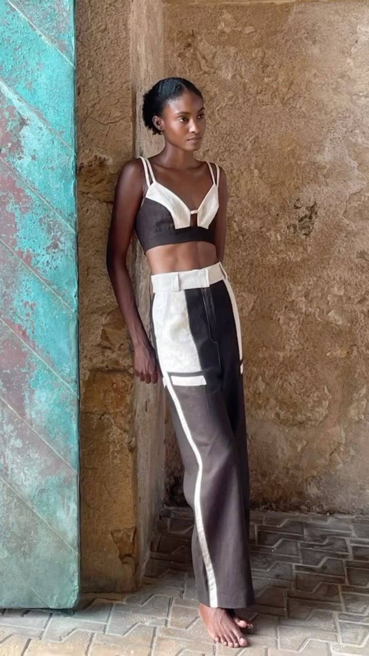 Pantalón EARTH 🤎
Una prenda que nace de la tierra y conecta con la naturaleza.
Diseñada para mujeres que se mueven con libertad, con alma inquieta y espíritu aventurero.
Un pantalón que inspira a explorar y conquistar la ciudad, con paso firme. 🦅
🫴🏻Pantalón de lino 100% de gramaje superior al estándar.
Perfecto para las noches de verano y las estaciones de primavera y otoño.
Diseñado y hecho en España.
______
#patstrenc #patstrencuniverse #patstrencclothing #patstrencwomen #patstrencearthpants