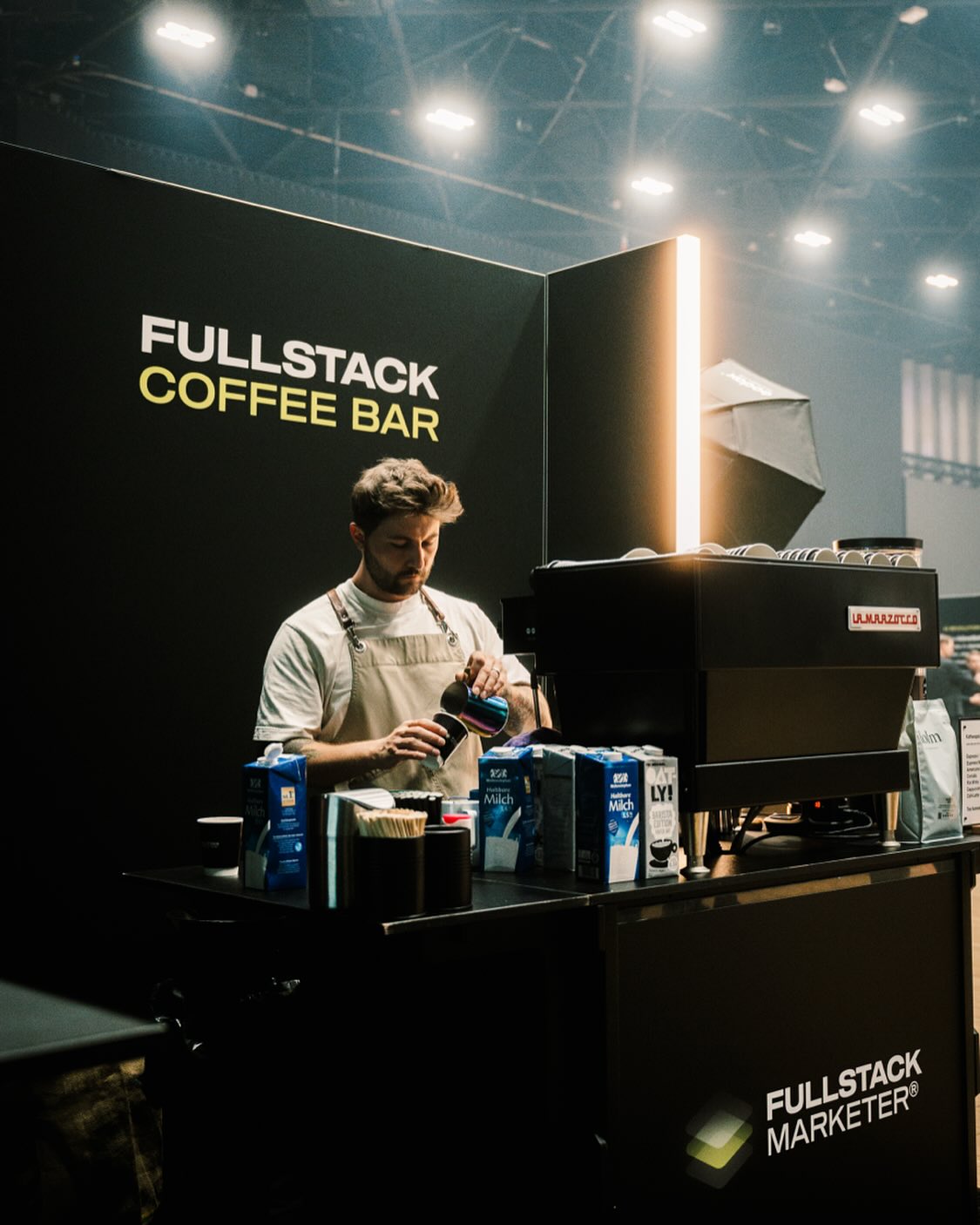Slingin’ shots at this years @diecontra for the crew @fullstack.de
-
#underdogespresso #messecatering #barista #specialitycoffee #messe #espressobar #catering #espresso #coffeecatering #lineaclassic #latteart #mobilebarista #lamarzocco #kaffeecatering #kongress #düsseldorf #mobilekaffee #coffeecart