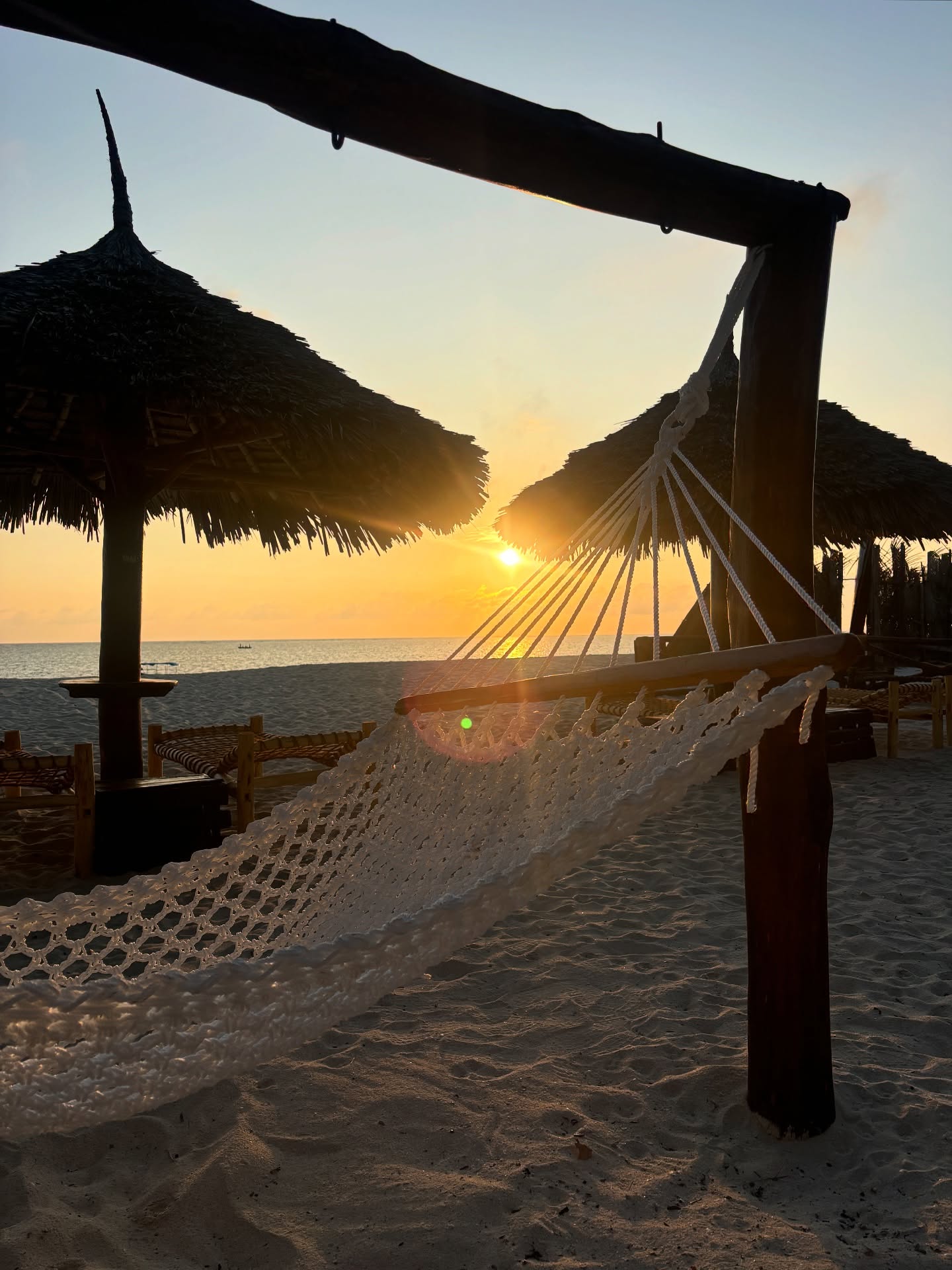 🌅 Sunrise in Pwani Mchangani has something magical about it: the sky slowly turns pink, the ocean quietly awakens, and the light gently touches the beach right in front of you.
At Villa Thamani, you don’t just watch it — you live it. You wake up with your feet almost in the sand, wrapped in pure stillness, while the world is still asleep and anything feels possible.
💛 It’s a sunrise that speaks to your soul. And only here, directly facing the beach of Pwani Mchangani, can you experience it this way.
📅 The best dates go quickly — book early and treat yourself to a morning you’ll never forget WWW.VILLATHAMANI.COM