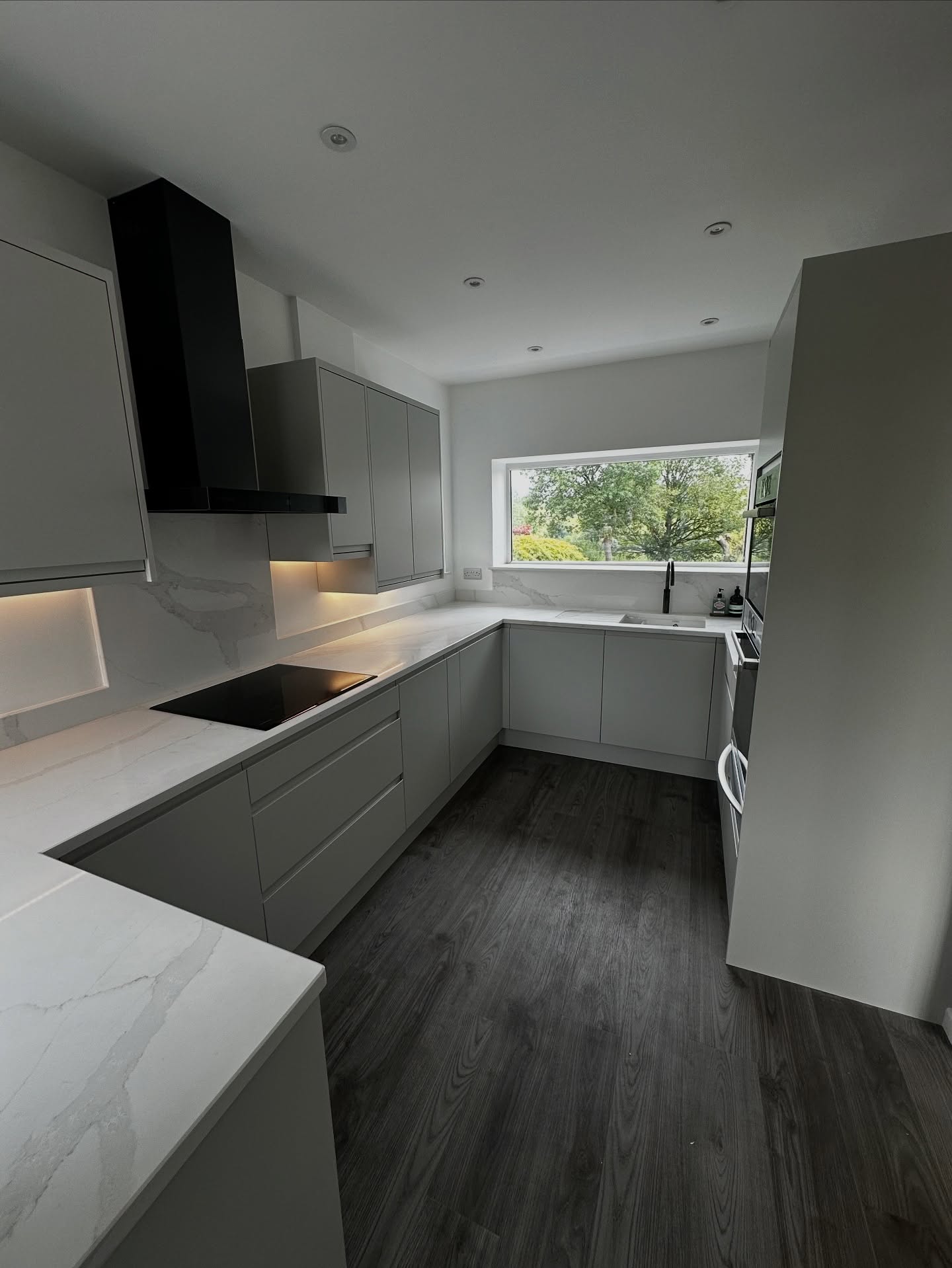 Swipe for the before 👉🏻👉🏻👉🏻
Last week we finished a kitchen install for one of our regular clients.
Now she has a sleek, modern and brighter space in replacement of her outdated kitchen suite.
Didn’t know we offered kitchen installations? Now you do! Give us a call today on 07513263518 for a quote.
#kitcheninstall #kitchendesign #kitchenremodel #kitchenrenovation #kitchenfitter