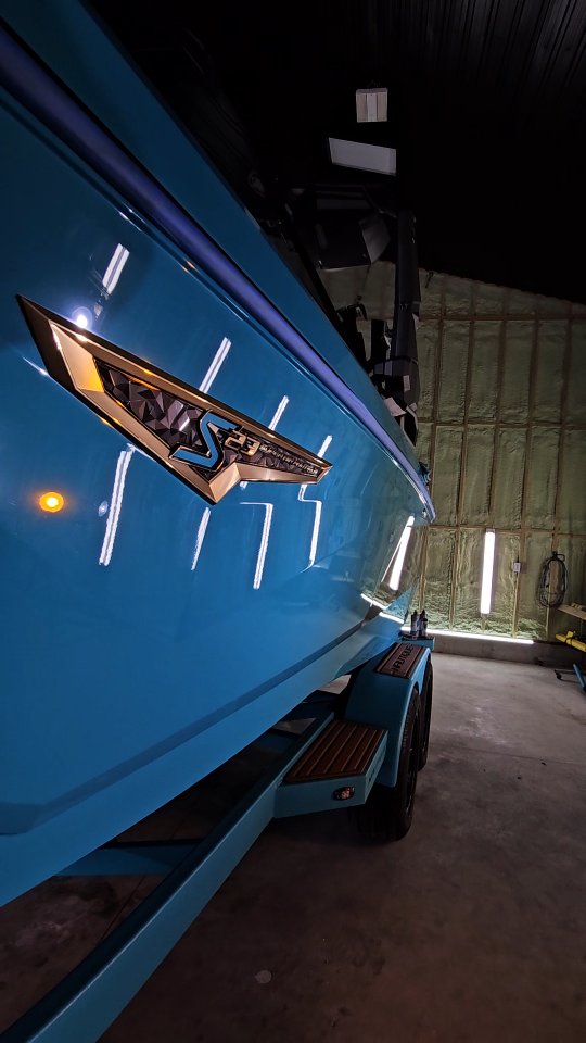 🚤🚤
.
.
.
Super Air Nautique S23 full rotary cut to remove all imperfections in this gelcoat and polished out to perfection. Even though this is a pretty much brand new boat, there are scuffs and scratches from the manufacturer and transportation.
Rotary cut, polished and will be coating with @cquartzfinest Nautik Marine-grade ceramic coating.
#superairnautique #nautique #nautiqueboats #superairnautiques23 #s23 #boats #wake #wakeboarding #water #muskoka #muskokalife #muskokaboats #ceramic #lakejoe #lakeofbays