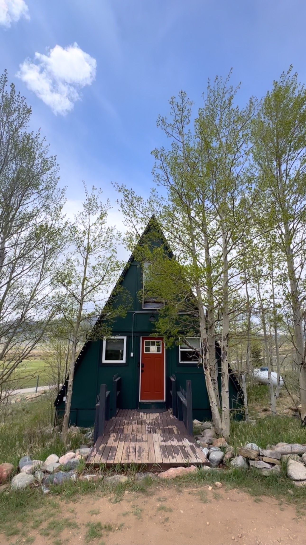 Visit our cutie Triangle cabin this August and enjoy 15% off remaining dates! (Discount code: AUG15) 🛏️ Book directly via the link in our bio to avoid Airbnb fees ❤️. We're excited to welcome you! 📸 @itsfreddieli #trianglecabin #cabinvibes #aframecabin #aframe #exploreparkcounty #kenoshapass #coloradotravel #cabinliving #aframedaily #aframeaddicts #aframefever #colorado