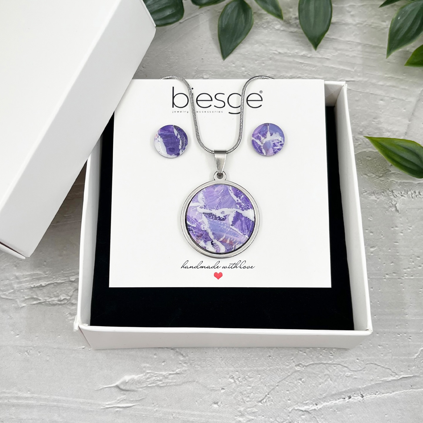 💜 Günün her anına eşlik edecek kadar zarif, stilinize değer katacak kadar özel…
El yapımı Polimer Kil Yuvarlak Kolye ve Küpe Seti
Evelina – A
✨ Tüm metal aksamlar paslanmaz çeliktir.
📩 Sipariş ve detaylar için DM’den ulaşabilirsiniz.
.
.
.
.
.
#elyapımıtakı #polimerkiltakı #kolyeküpeseti #mortakı #morkolye #hediyeliktakı #çeliktakı #zariftakı #kadıntakı #takıseti #çelikkolye #yuvarlakkolye #hediyealternatifi #takıtasarımı #alışveriş #yuvarlakküpe #tasarımtakı #şıkhediye #morküpe #minimaltakı #küçükişletme #hediyefikirleri #trendtakı #aksesuar #kadınaksesuar #evelina #shopier #etsy #biesgecollection #biesge