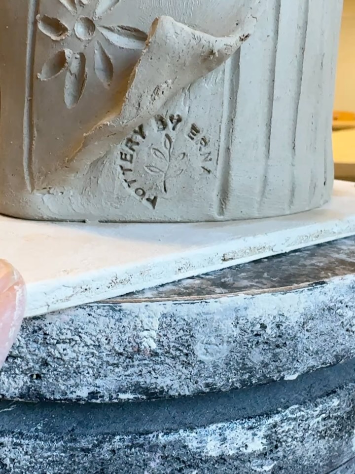 So fun! Play with clay!
#potterwithme #ceramic #handbuildingwithclay