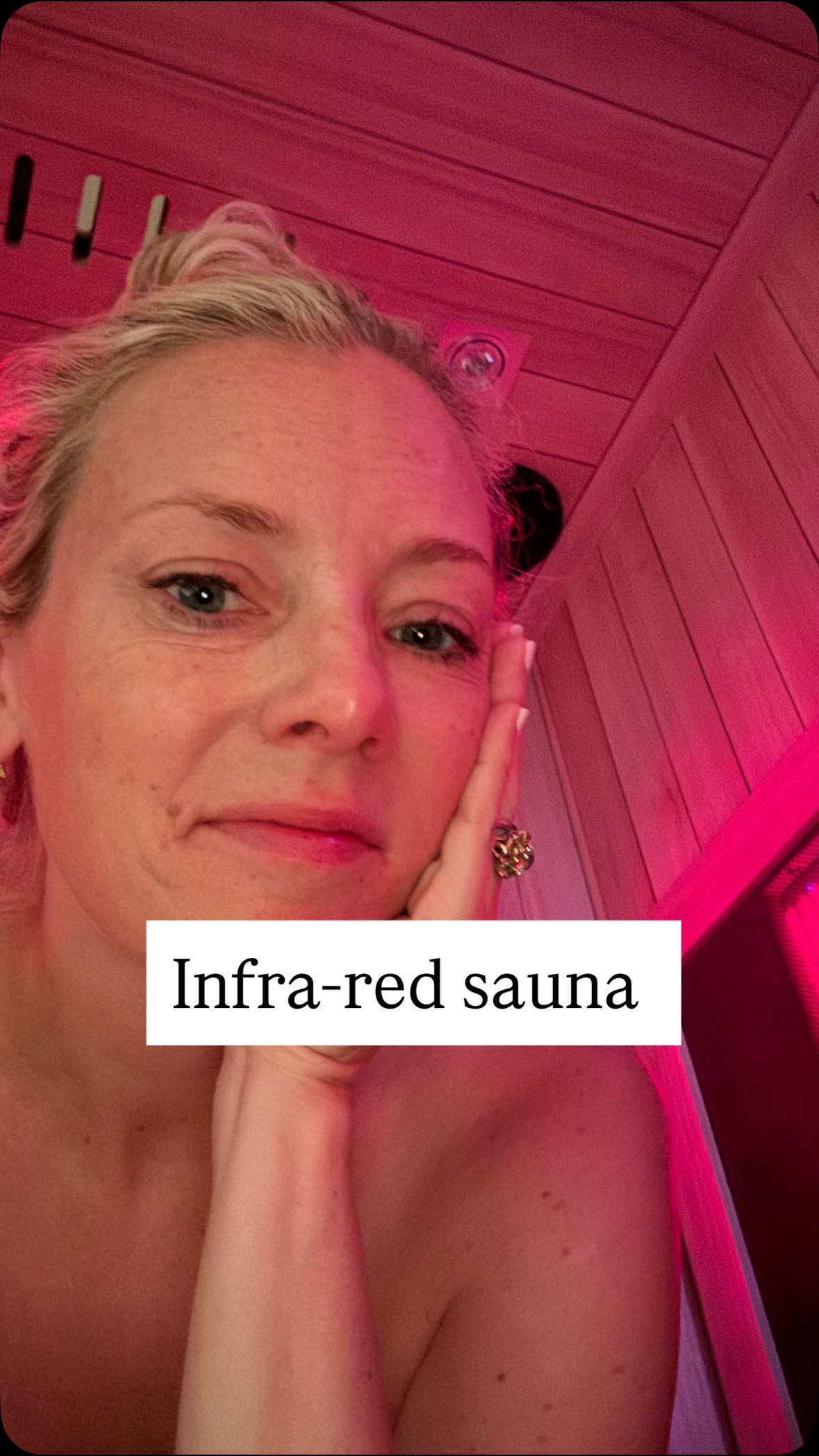 Henley’s new infra-red sauna is the idea place to Relax, Recover, Detox & Heal. 💥
There are lots of different programmes to chose from, I decided on the the anti-ageing programme which helps stimulate collagen & promote elastin. It also reverses ageing apparently and renews skin. I definitely felt my face was glowing afterwards ✨
I must admit I’m not normally a massive sauna fan (despite understanding all of the health benefits) but this is much, much nicer with the gentle but powerful infrared lights.
It was super relaxing, I could listen to my Spotify at the same time through the speakers & a bad back that I’d had for weeks was massively improved after just 40 minutes.
I’ll 100% be back.
For me & my hormones it’s about heat, I don’t like the cold (sod the ice 🧊 baths ) I believe this is much more beneficial for our nervous systems, especially for us women.
They’ve kindly given me a code to shared with you all:
JOANNA10 for a single session or JOANNAPERK for bundles.
@therecoveryloungehenley