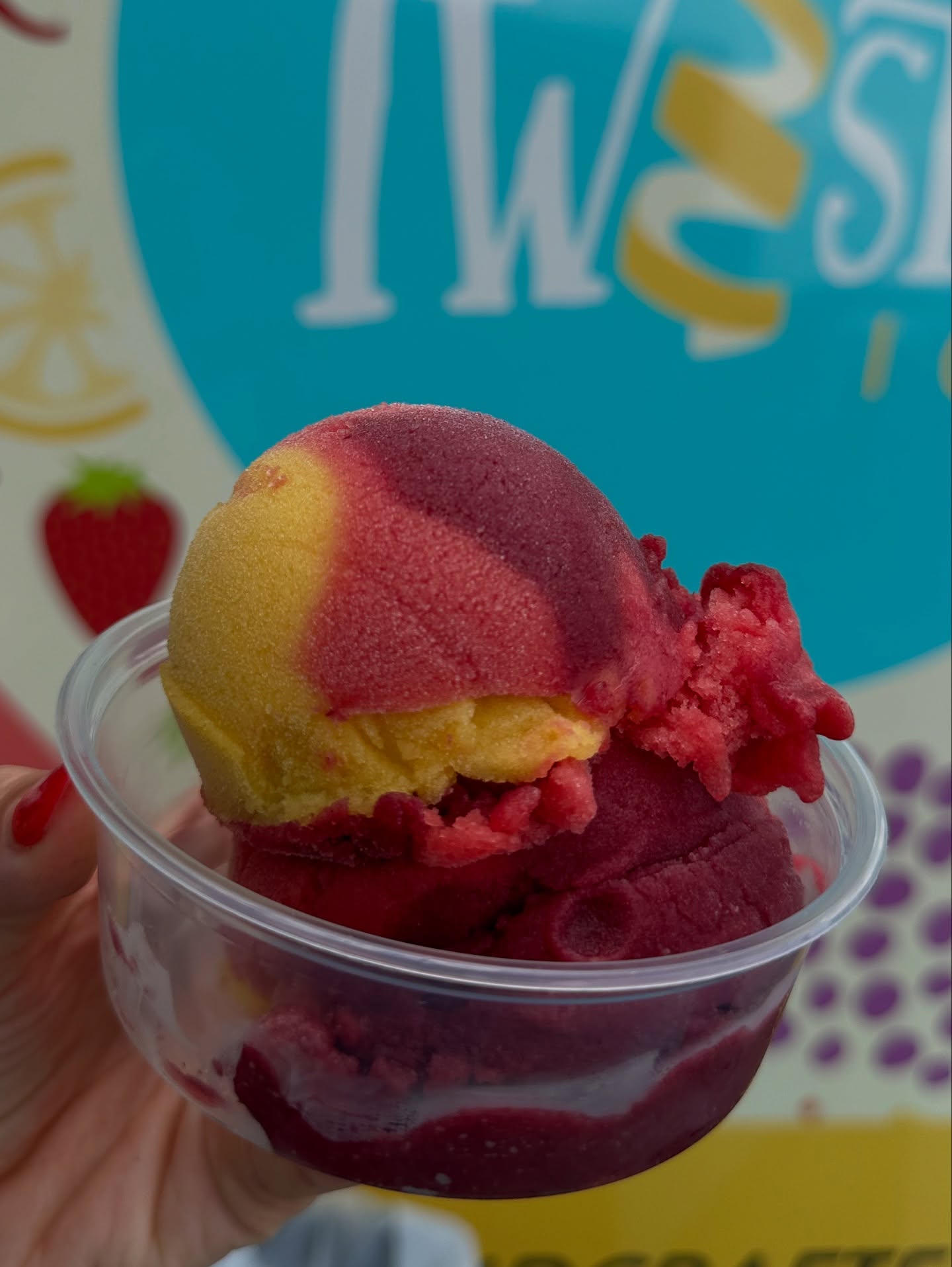 Try your favorite flavors TWISTED together! ๐๐ง Choose up to 3 flavors! Available in single scoop and double scoop! โจ Come see us today 12-6!
Pictured is BlackBerry, Strawberry, Mango ๐๐๐ฅญ