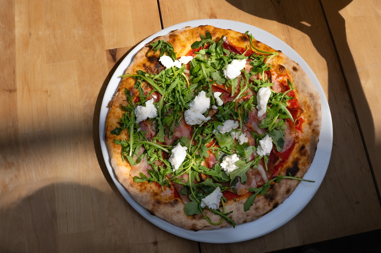 Cancel your plans, pizza awaits. 🔥👀
#PizzaCravings #SeeYouTonight #PizzaLoversUnite #CheesePlease #SliceOfHeaven #InPizzaWeTrust #PizzaVibes #FoodieFavs #LateNightPizza #PizzaMood