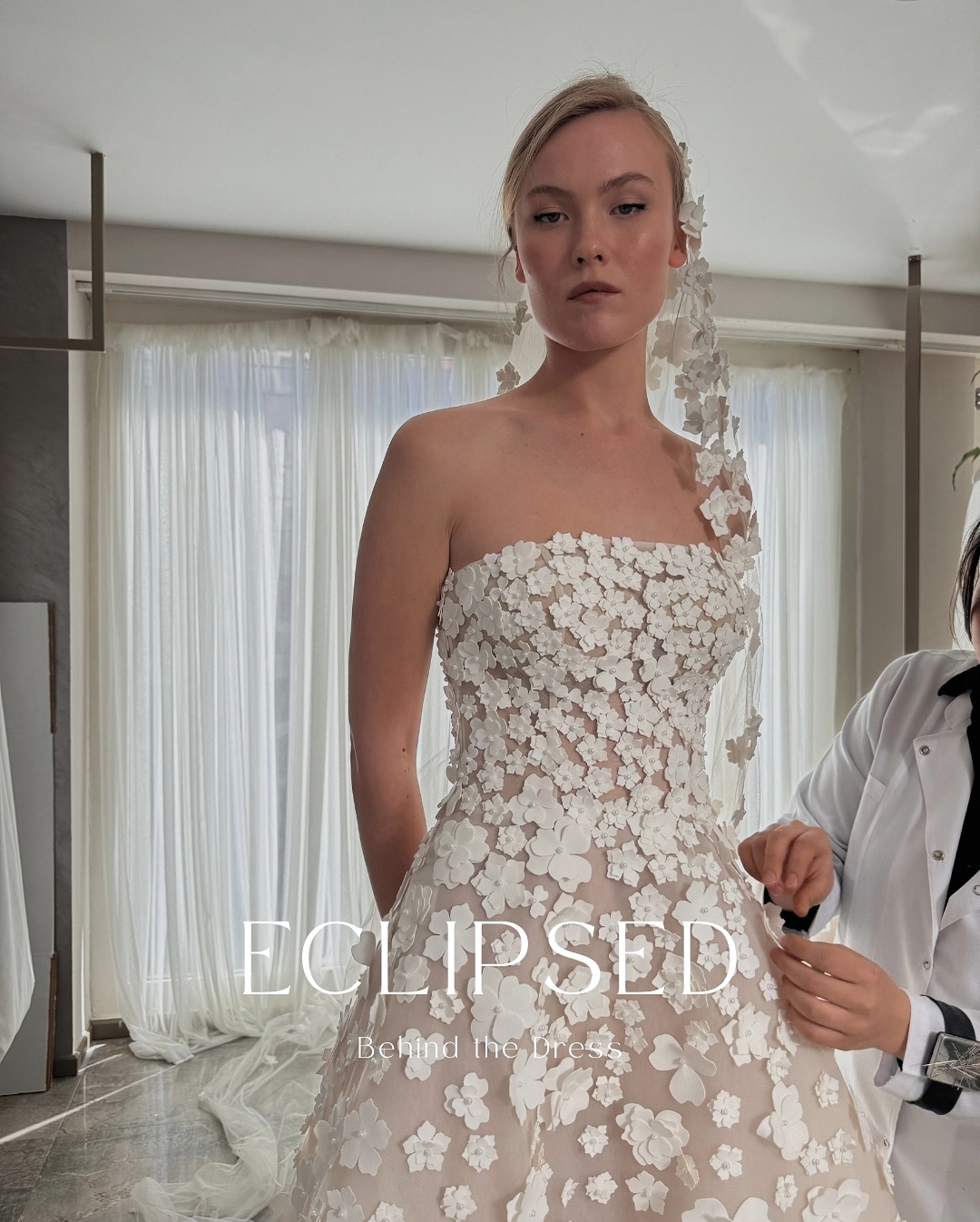 Every petal, placed by hand. Every stitch, a quiet devotion. 🕊️
Step behind the veil of petals. 🌓👰♀️
#novabella #novabellabridal #weddingdress #bts #handmade #floraldress #bridalcouture
