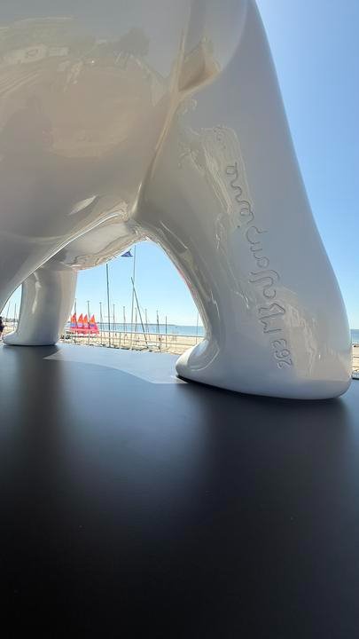 Retour sur l'installation de "L'Effluve n°1" en bord de mer à La Baule (44).
A découvrir jusqu'à l'automne.
A look back at the installation of “L'Effluve n°1” on the seafront in La Baule.
On display until autumn.
#labaule #cotedamour #bassompierre #exposition