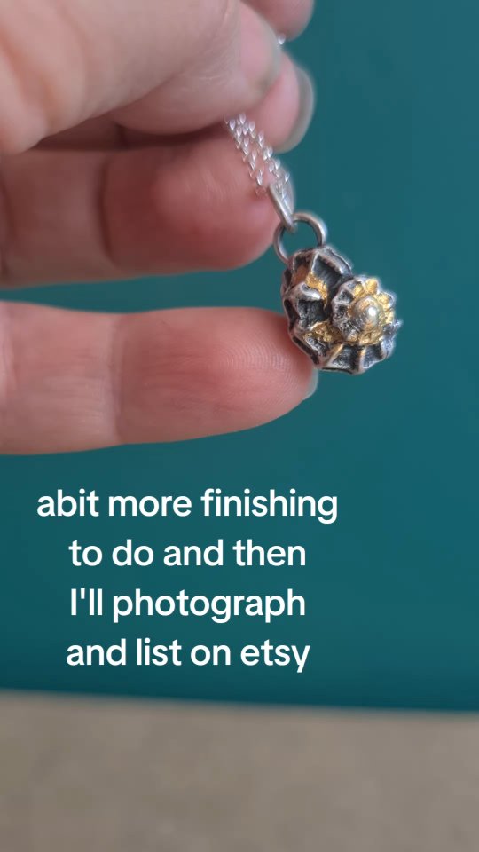 Some new pieces I've been working on
#silverjewellery #silverclay #buttercup #goldjewellery #seashell #handmadejewelry #jewellerymaking